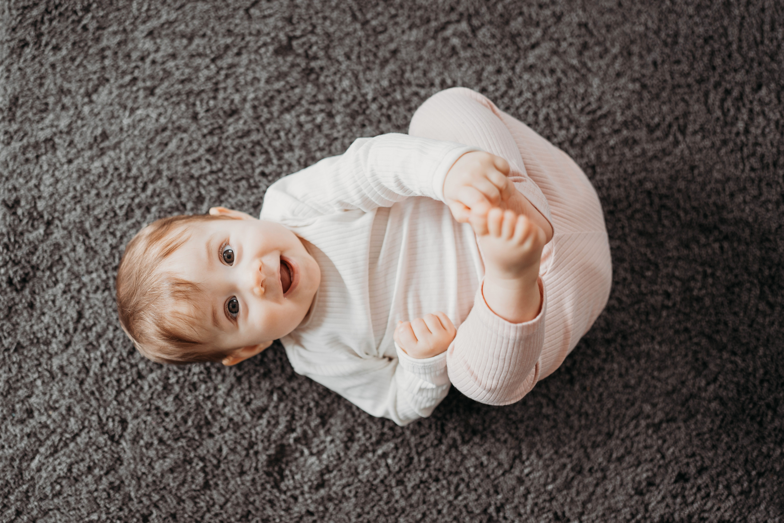 Настя, Саша, Даня и их родители. Фотограф новорожденных и детей первого года Евгения Михалькевич