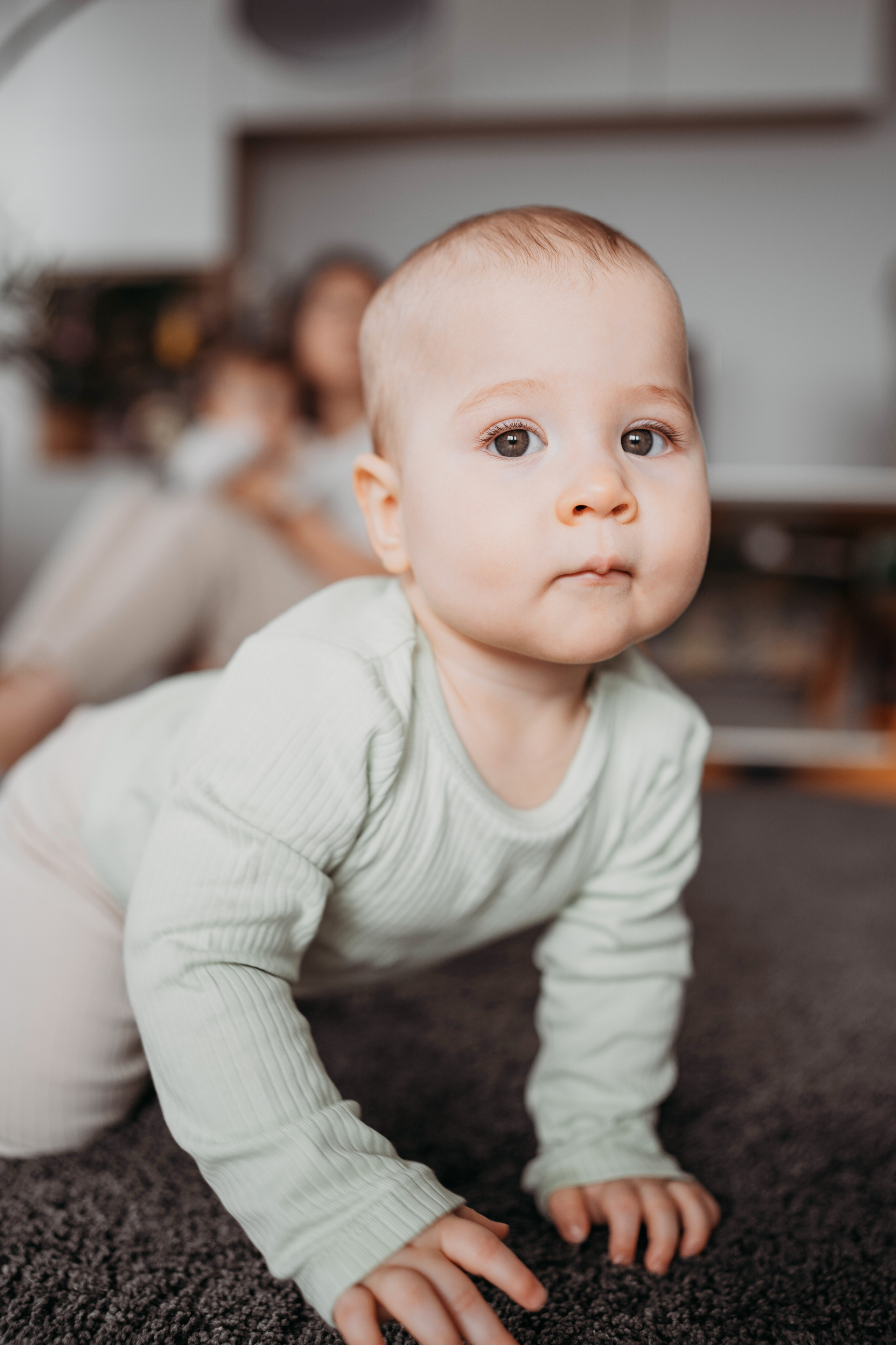 Настя, Саша, Даня и их родители. Фотограф новорожденных и детей первого года Евгения Михалькевич