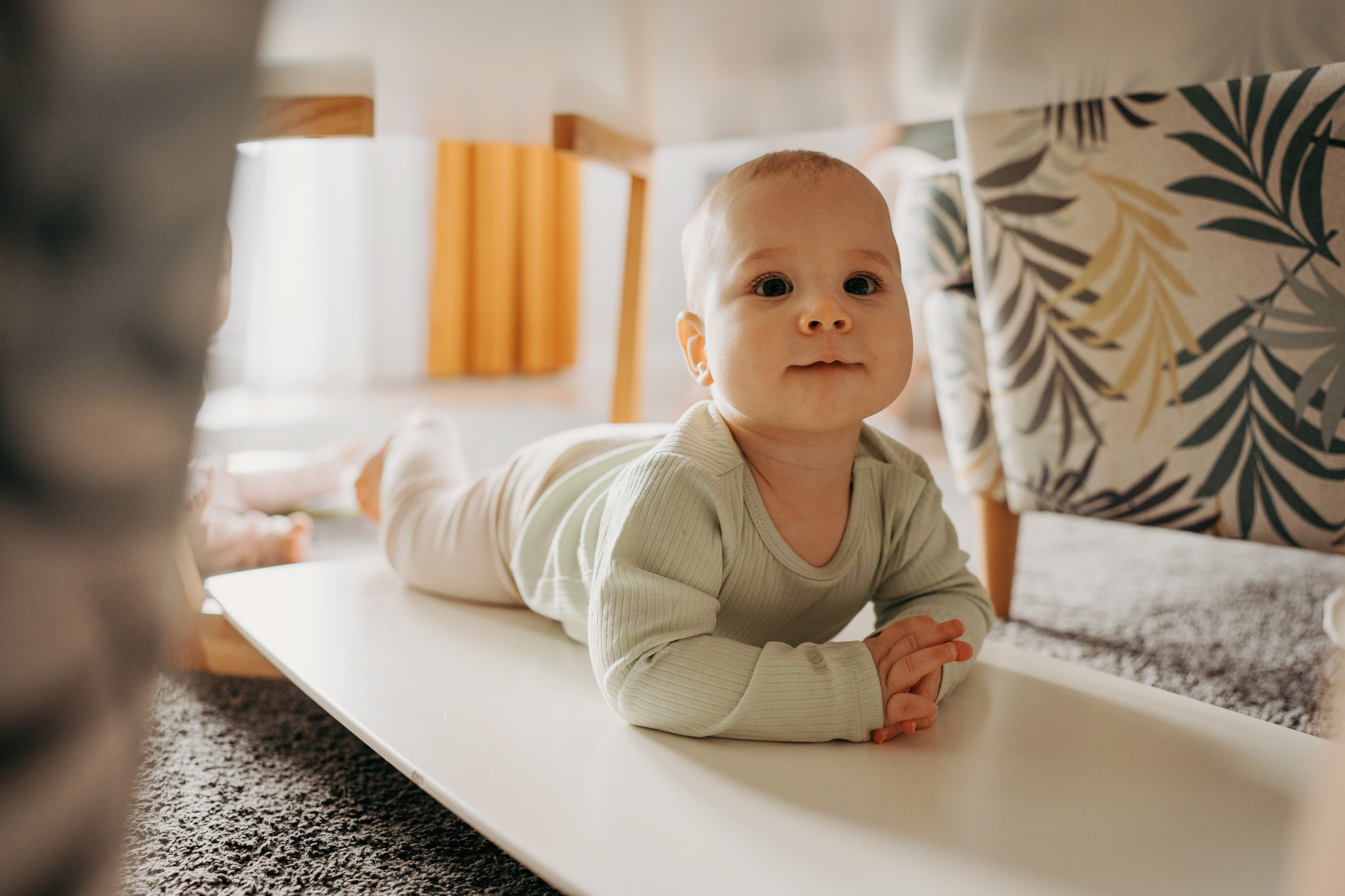 Настя, Саша, Даня и их родители. Фотограф новорожденных и детей первого года Евгения Михалькевич