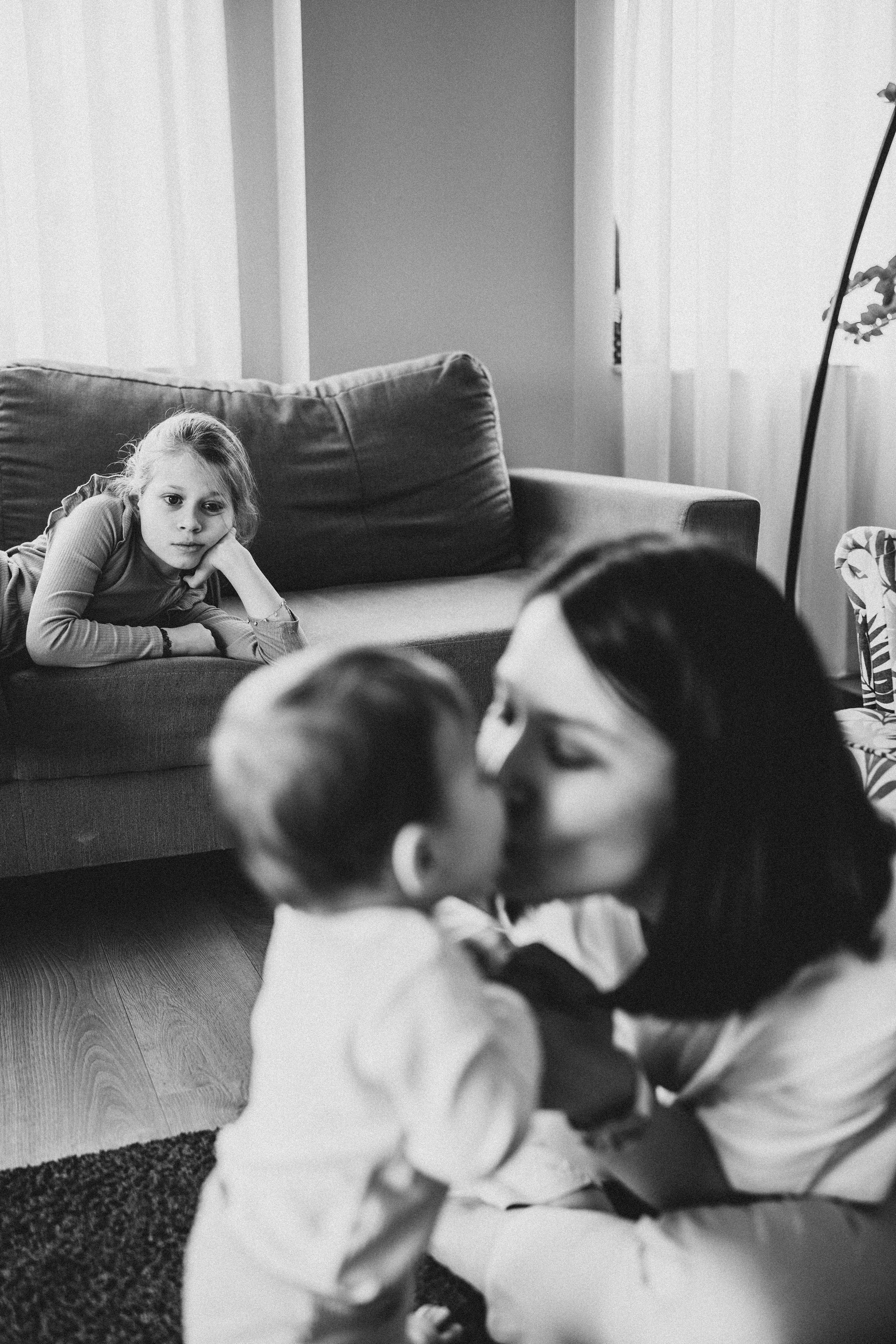 Настя, Саша, Даня и их родители. Фотограф новорожденных и детей первого года Евгения Михалькевич