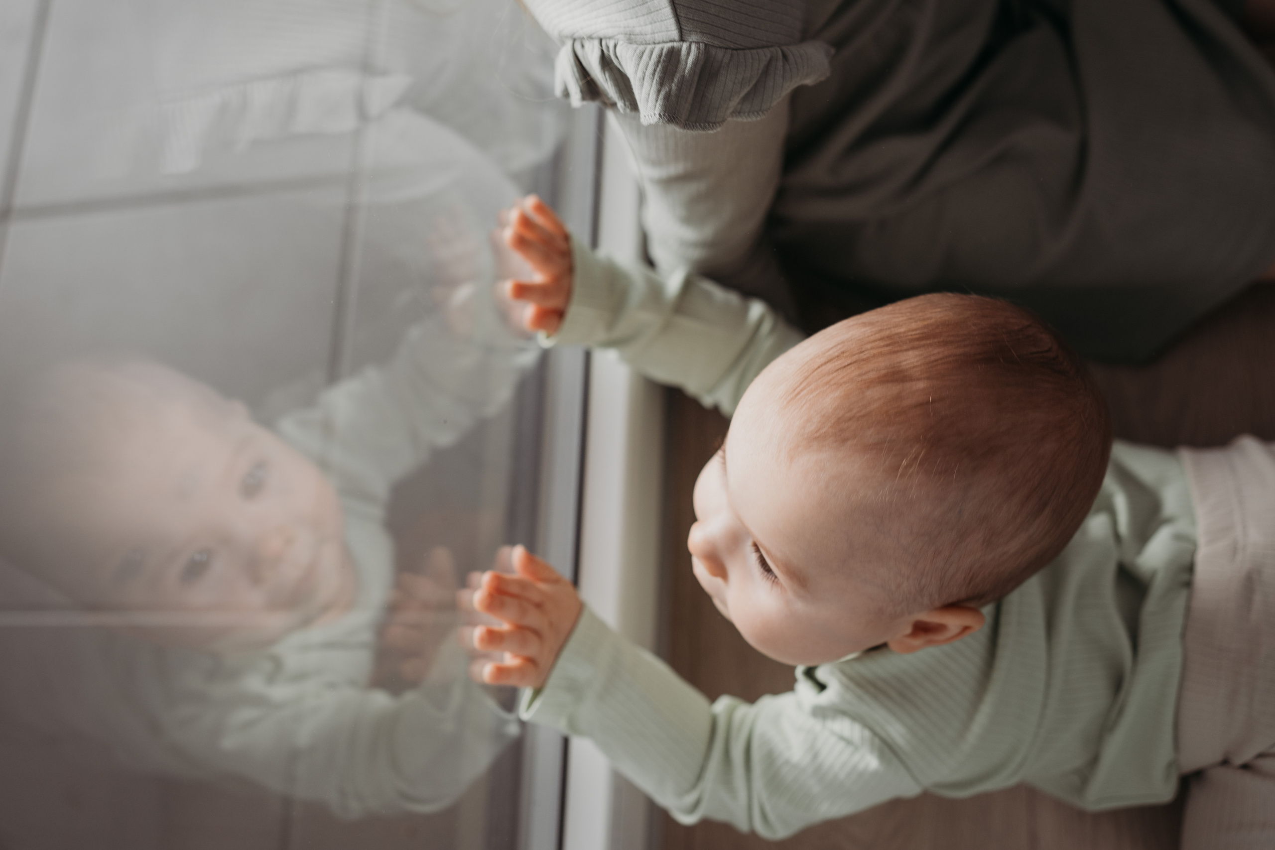 Настя, Саша, Даня и их родители. Фотограф новорожденных и детей первого года Евгения Михалькевич