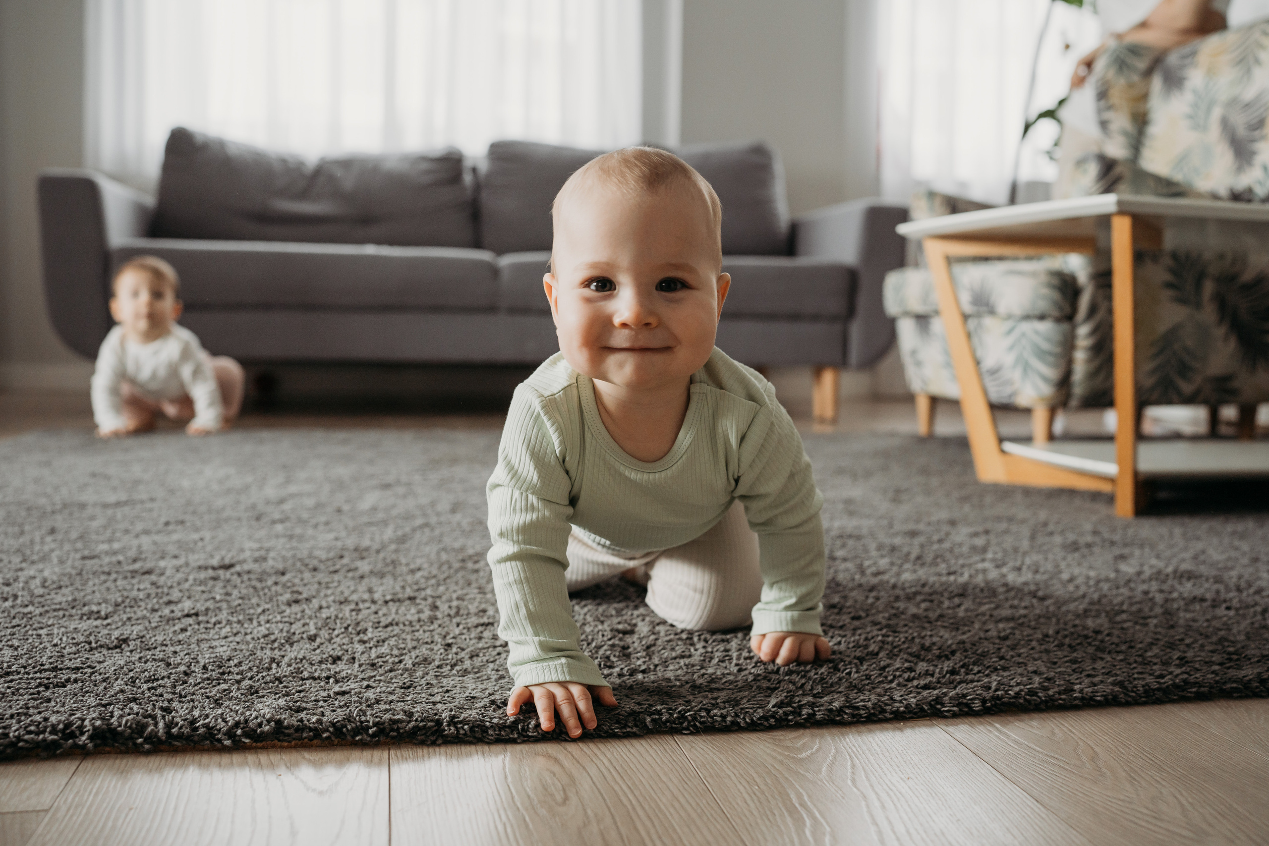 Настя, Саша, Даня и их родители. Фотограф новорожденных и детей первого года Евгения Михалькевич