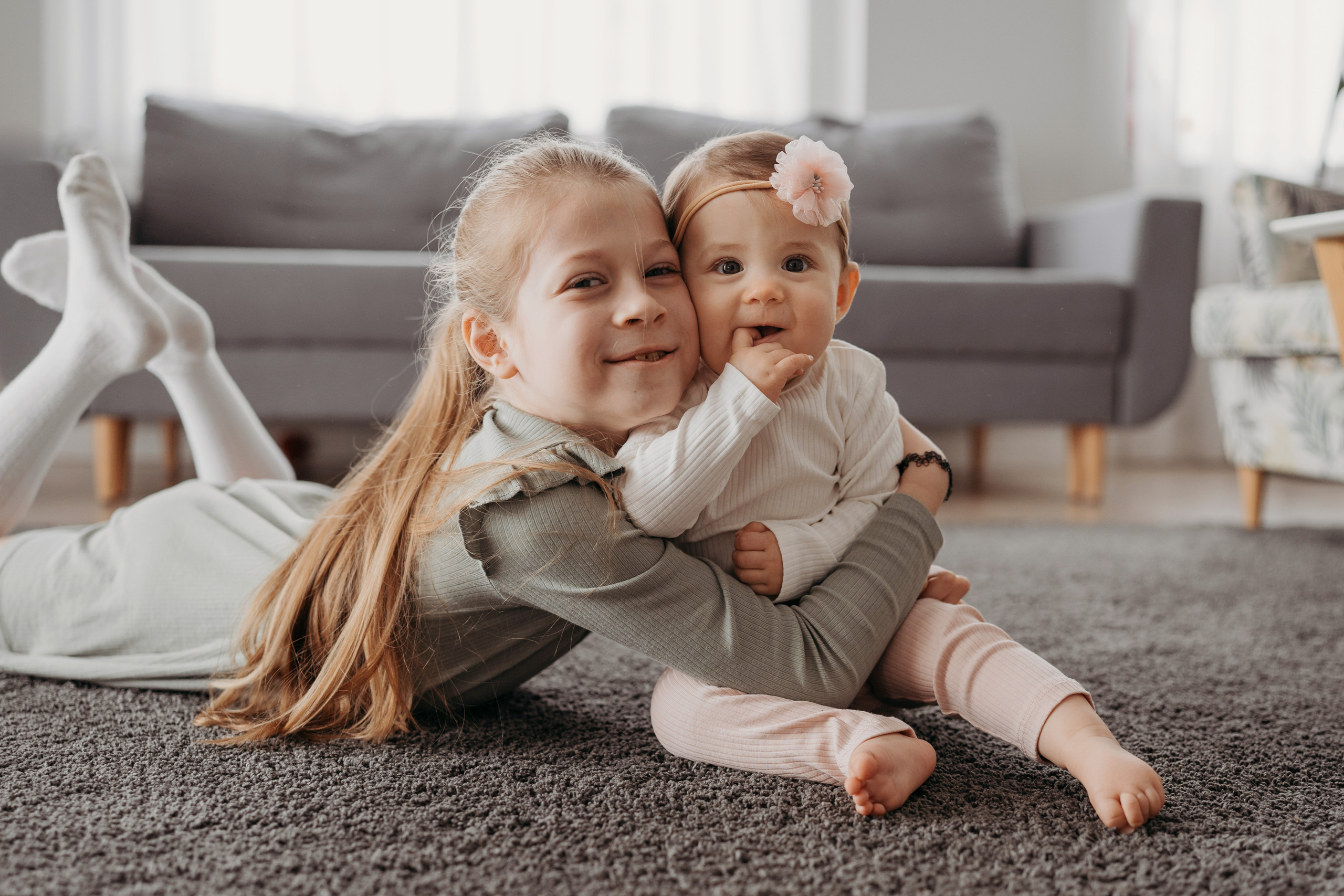 Настя, Саша, Даня и их родители. Фотограф новорожденных и детей первого года Евгения Михалькевич