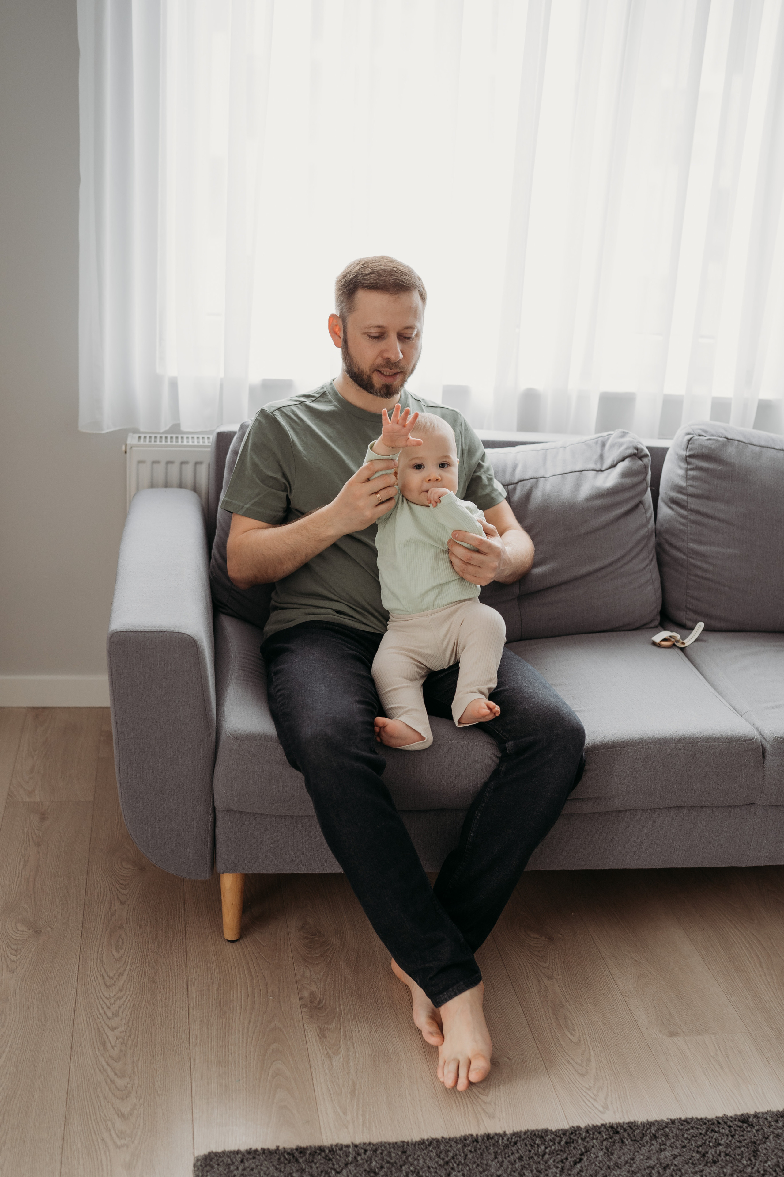 Настя, Саша, Даня и их родители. Фотограф новорожденных и детей первого года Евгения Михалькевич