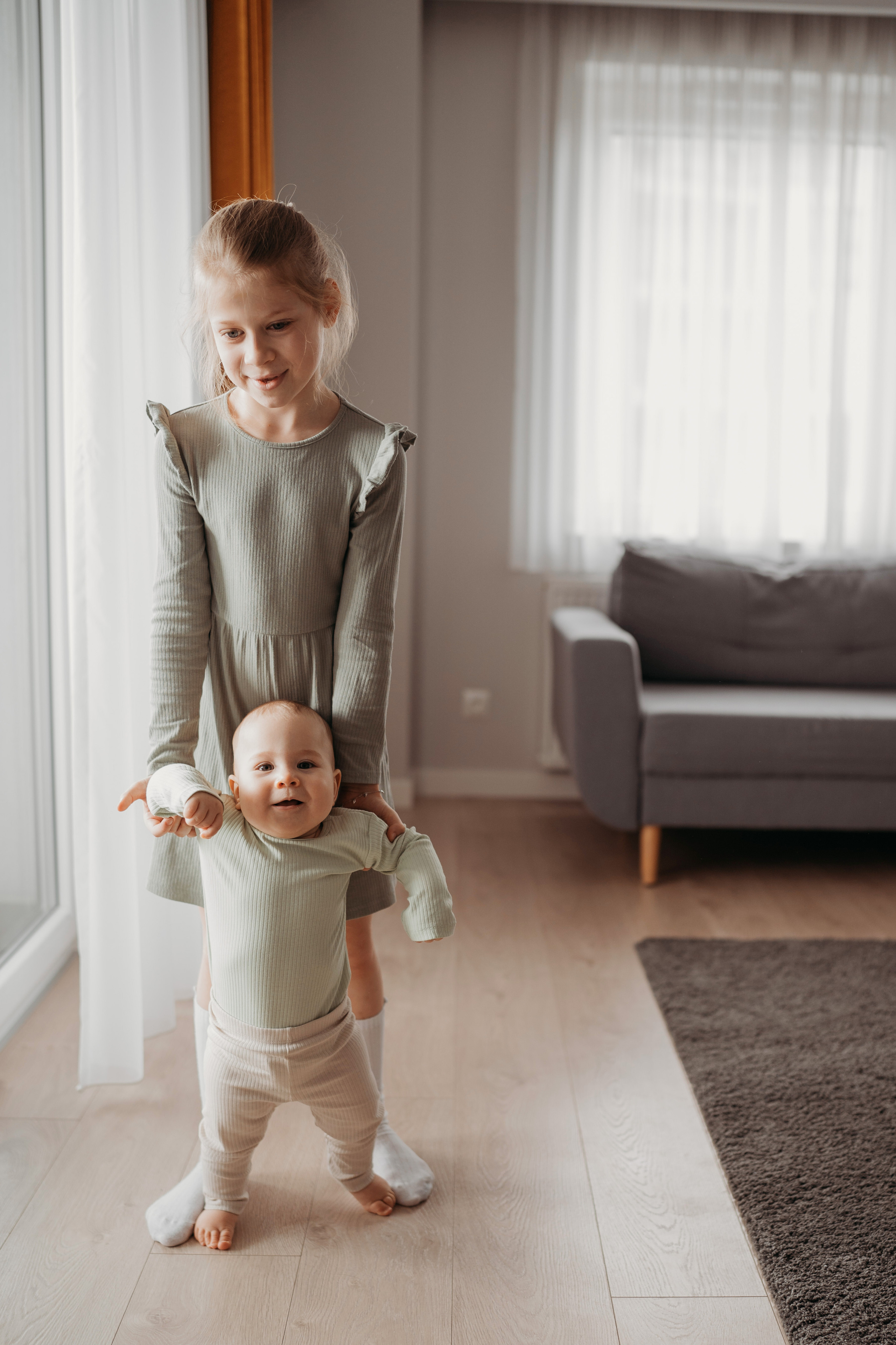 Настя, Саша, Даня и их родители. Фотограф новорожденных и детей первого года Евгения Михалькевич