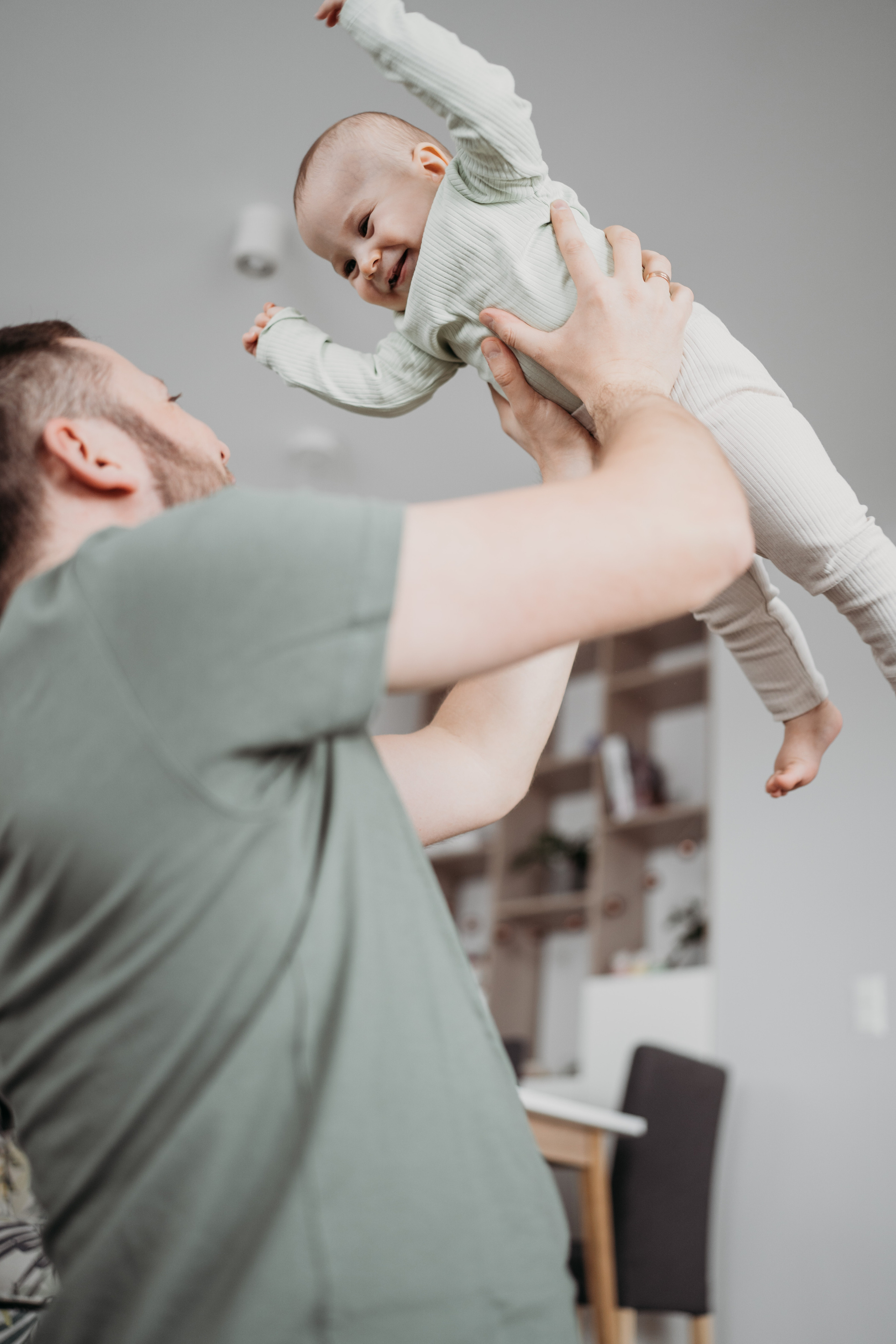 Настя, Саша, Даня и их родители. Фотограф новорожденных и детей первого года Евгения Михалькевич