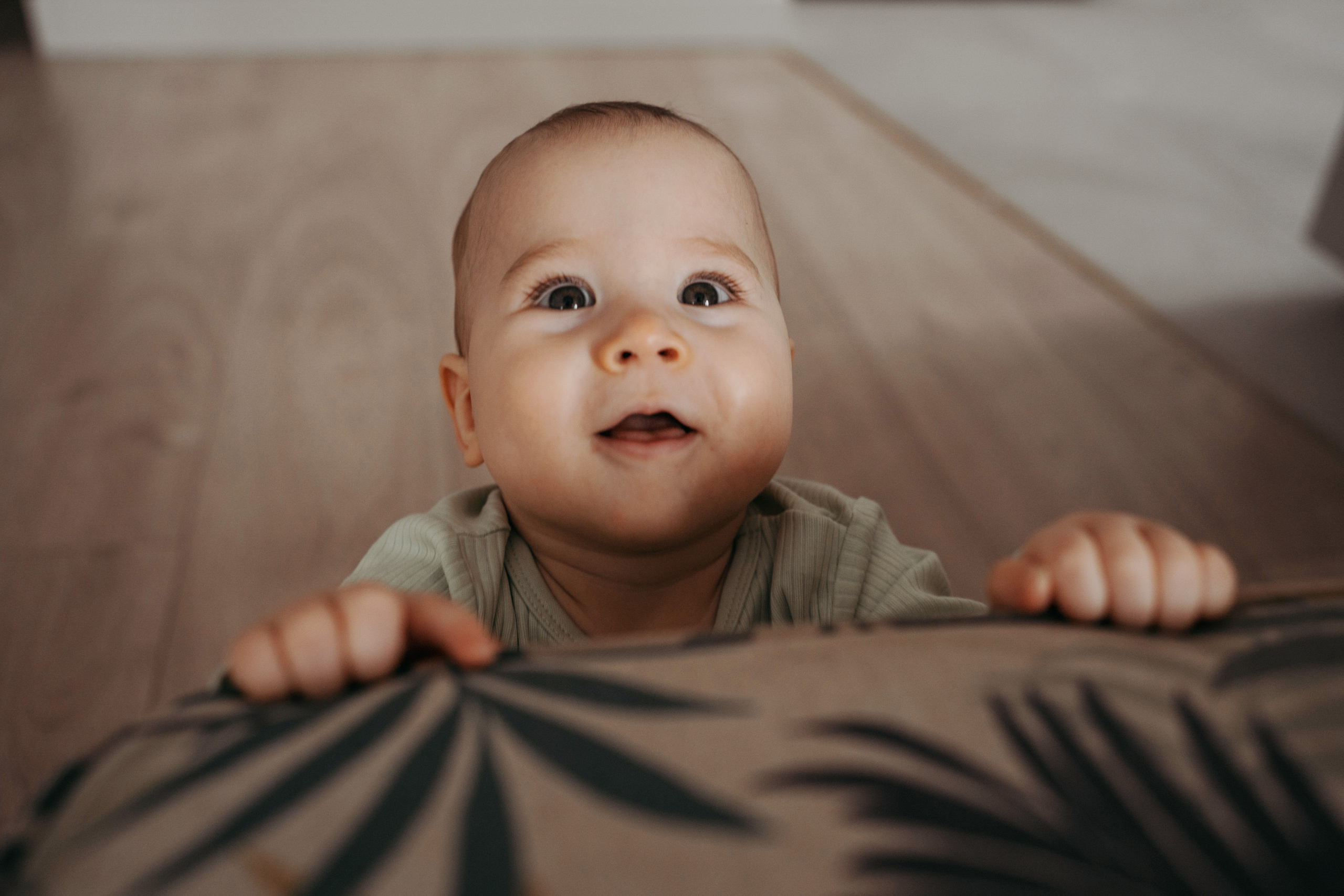 Настя, Саша, Даня и их родители. Фотограф новорожденных и детей первого года Евгения Михалькевич