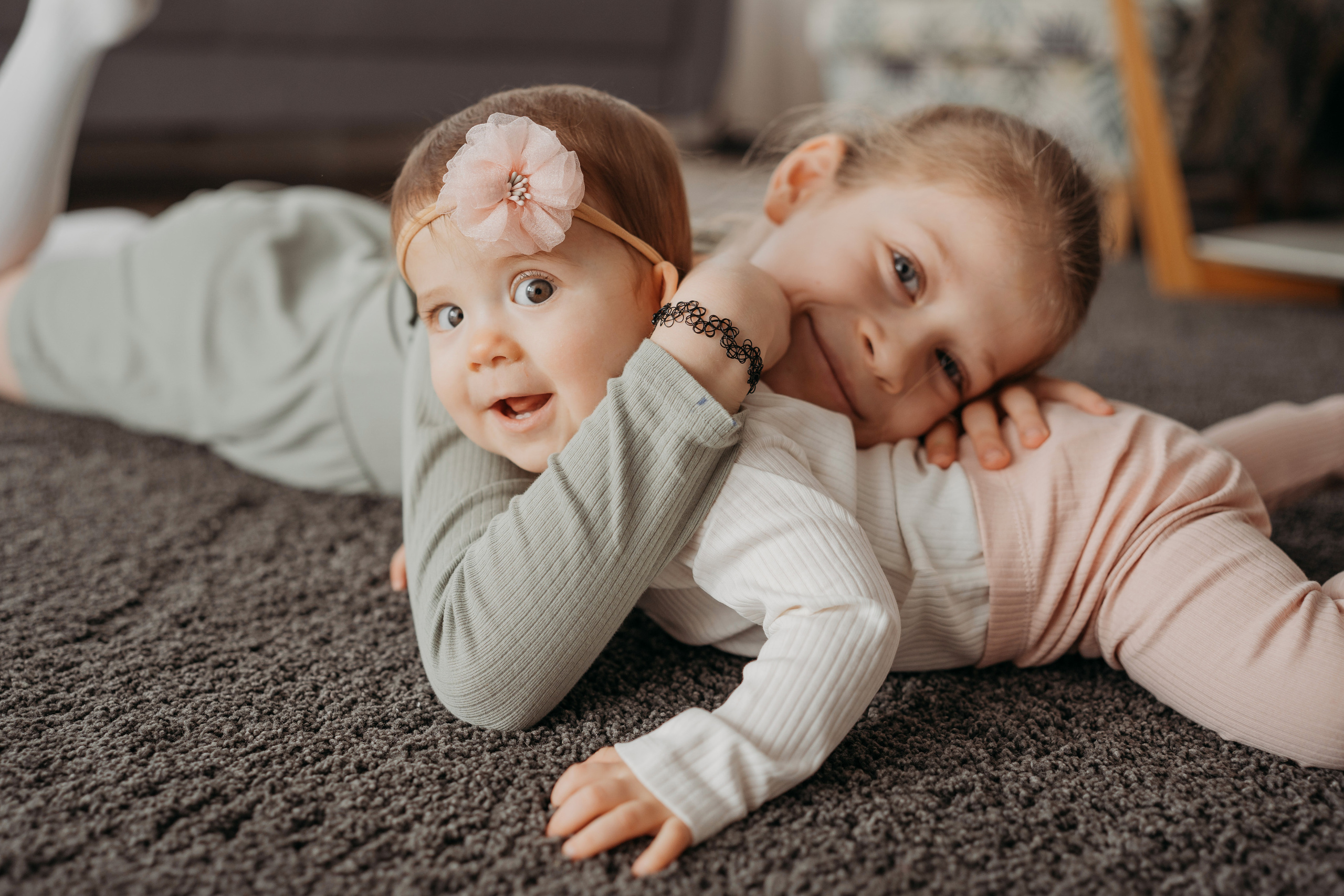 Настя, Саша, Даня и их родители. Фотограф новорожденных и детей первого года Евгения Михалькевич