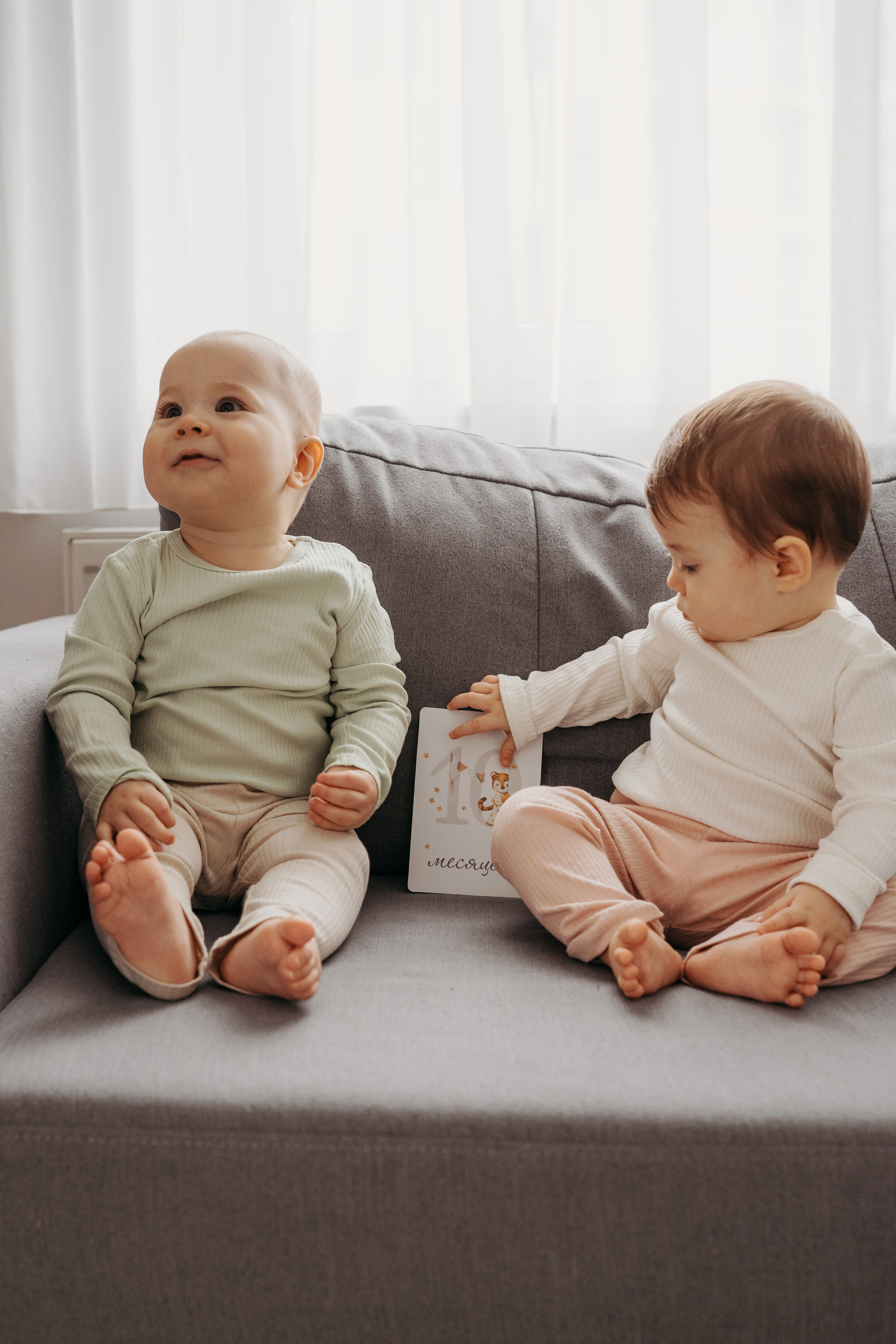 Настя, Саша, Даня и их родители. Фотограф новорожденных и детей первого года Евгения Михалькевич