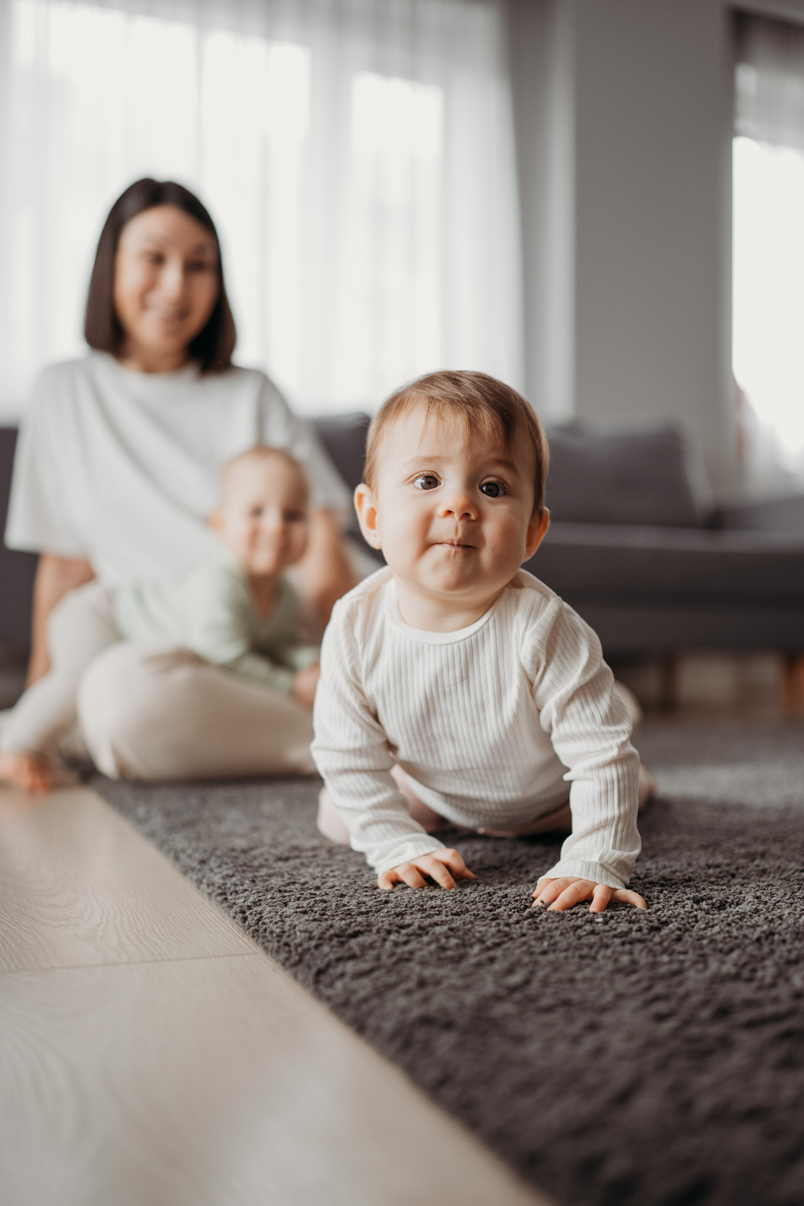 Настя, Саша, Даня и их родители. Фотограф новорожденных и детей первого года Евгения Михалькевич