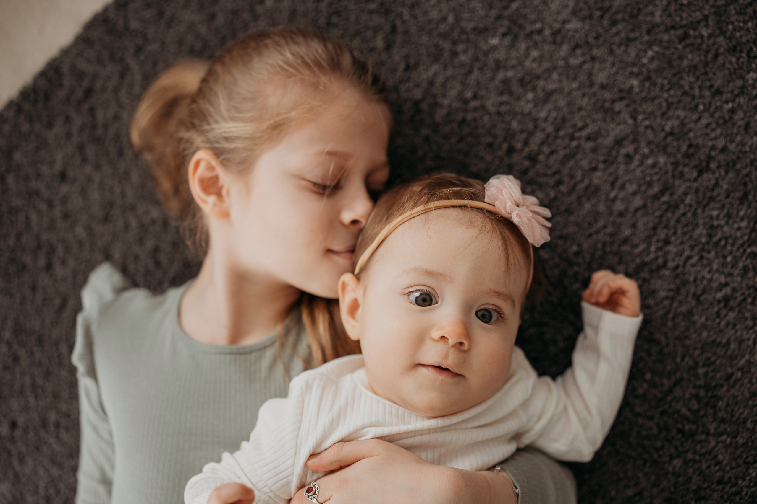 Настя, Саша, Даня и их родители. Фотограф новорожденных и детей первого года Евгения Михалькевич