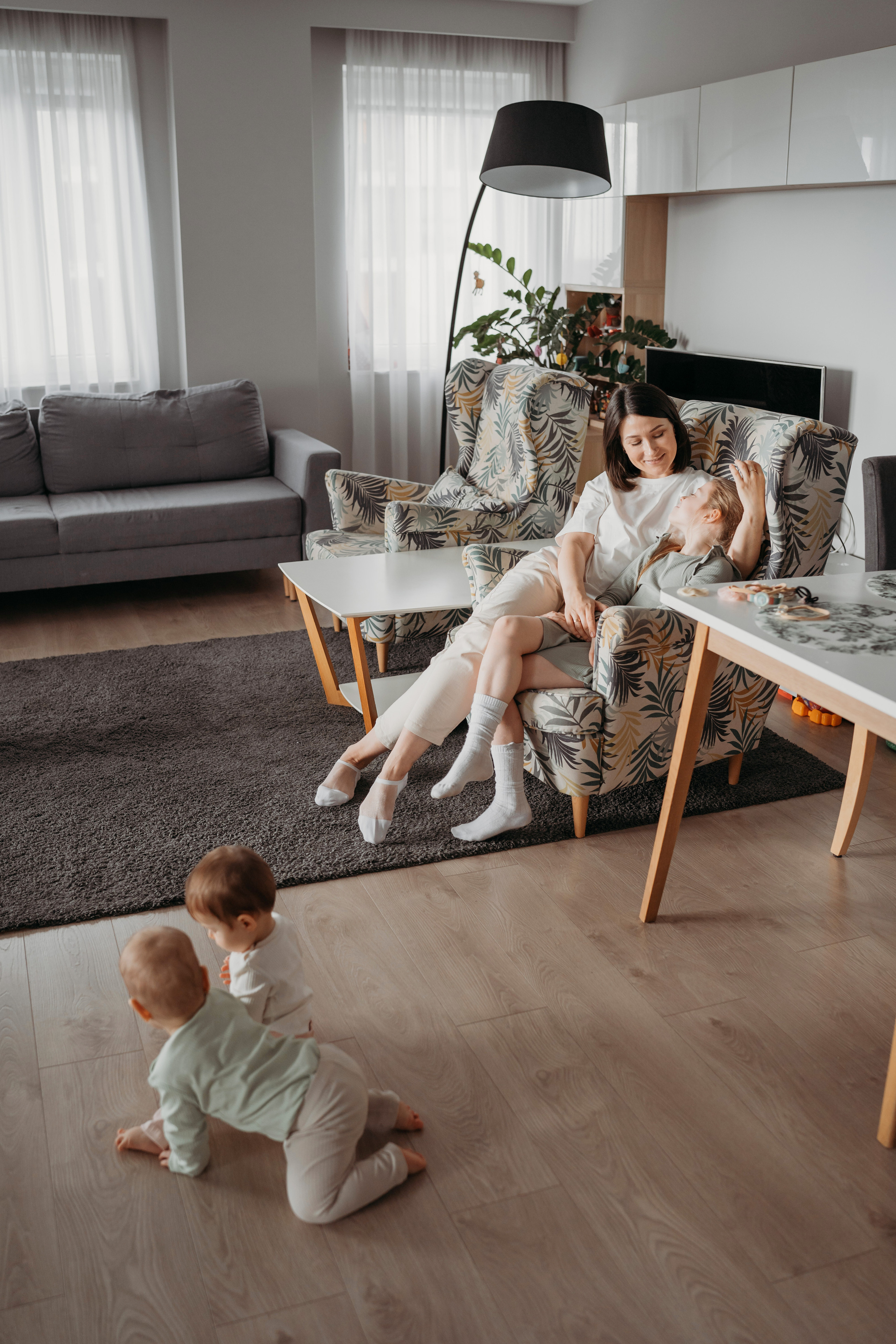 Настя, Саша, Даня и их родители. Фотограф новорожденных и детей первого года Евгения Михалькевич