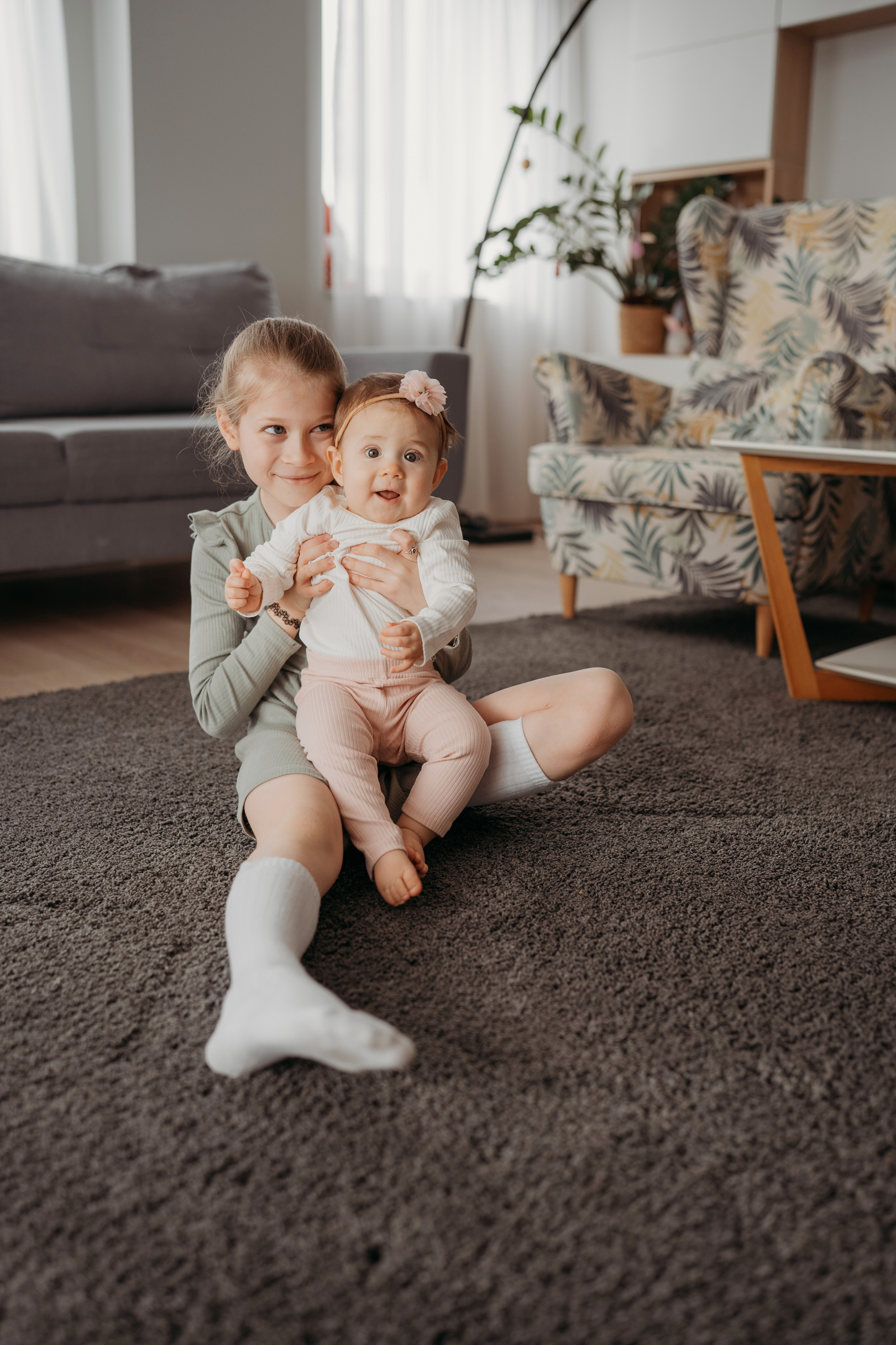 Настя, Саша, Даня и их родители. Фотограф новорожденных и детей первого года Евгения Михалькевич