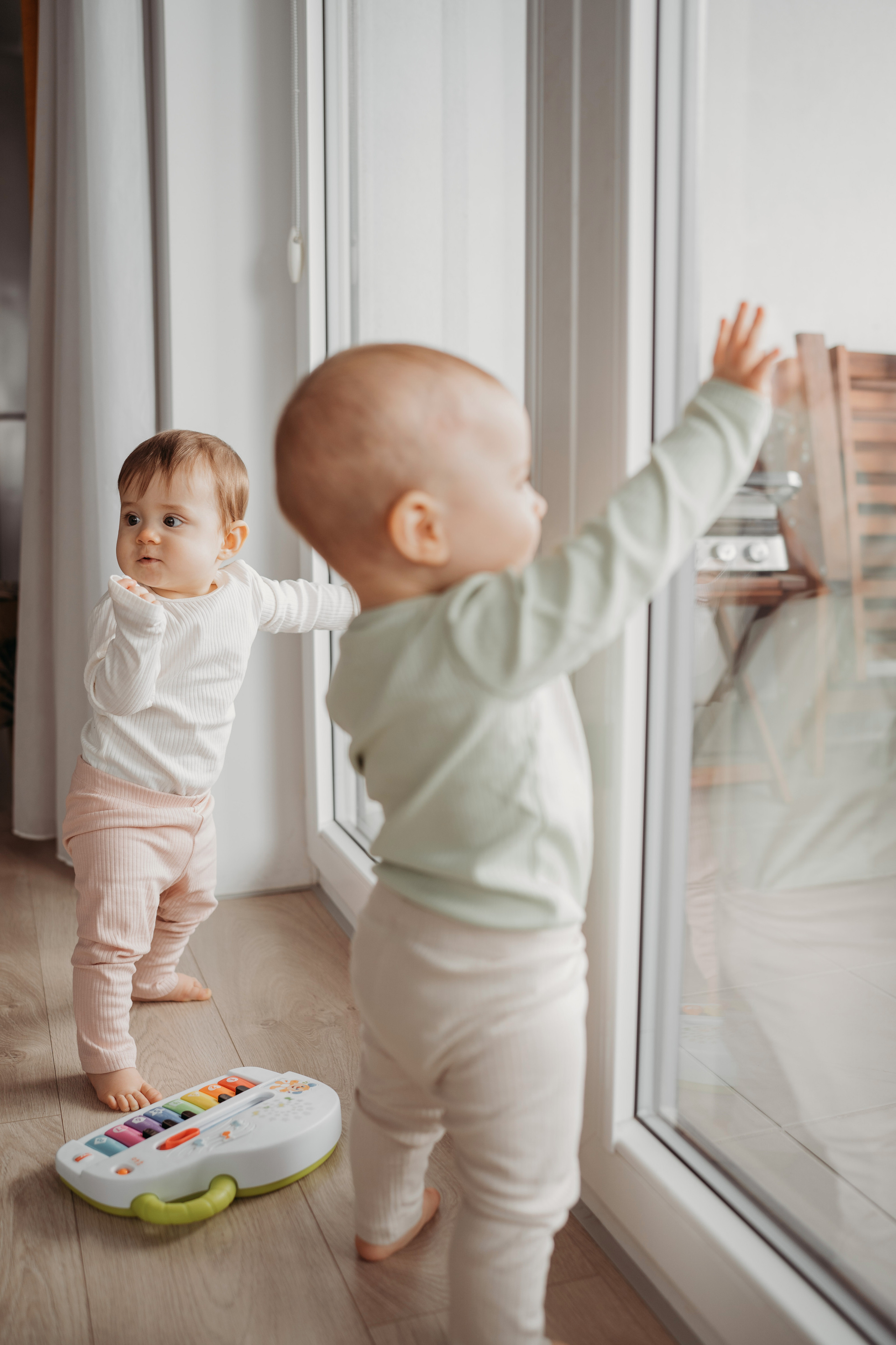 Настя, Саша, Даня и их родители. Фотограф новорожденных и детей первого года Евгения Михалькевич