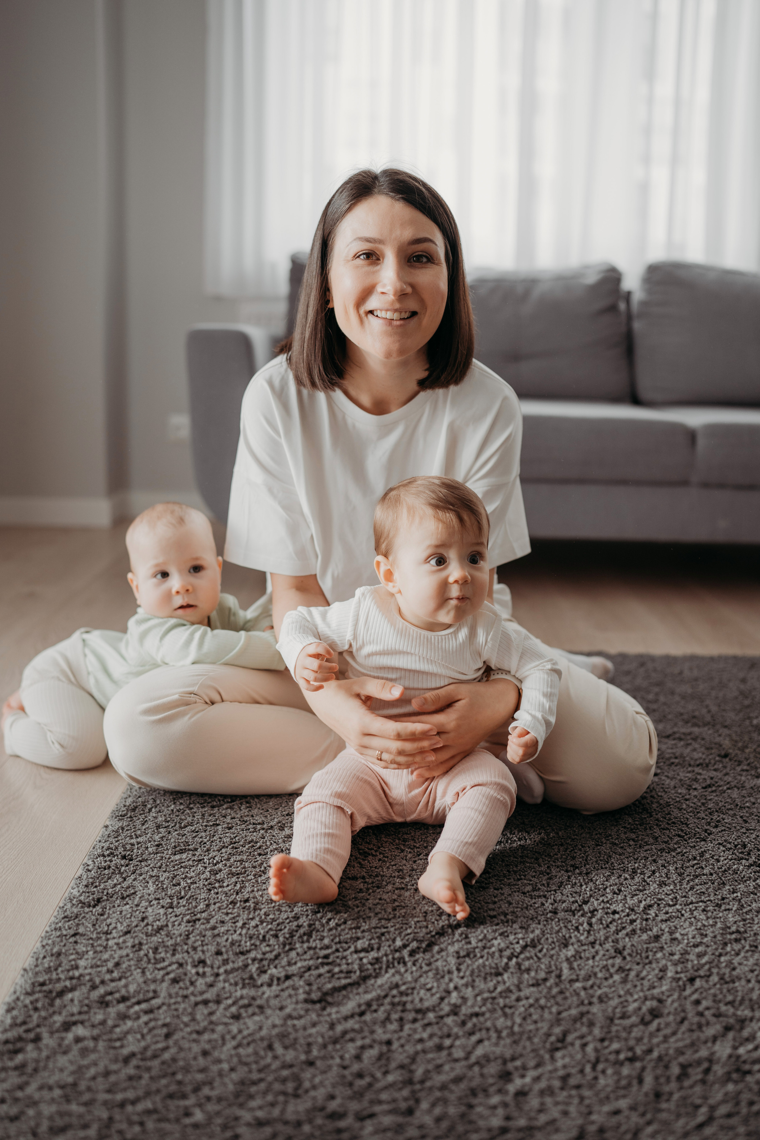 Настя, Саша, Даня и их родители. Фотограф новорожденных и детей первого года Евгения Михалькевич