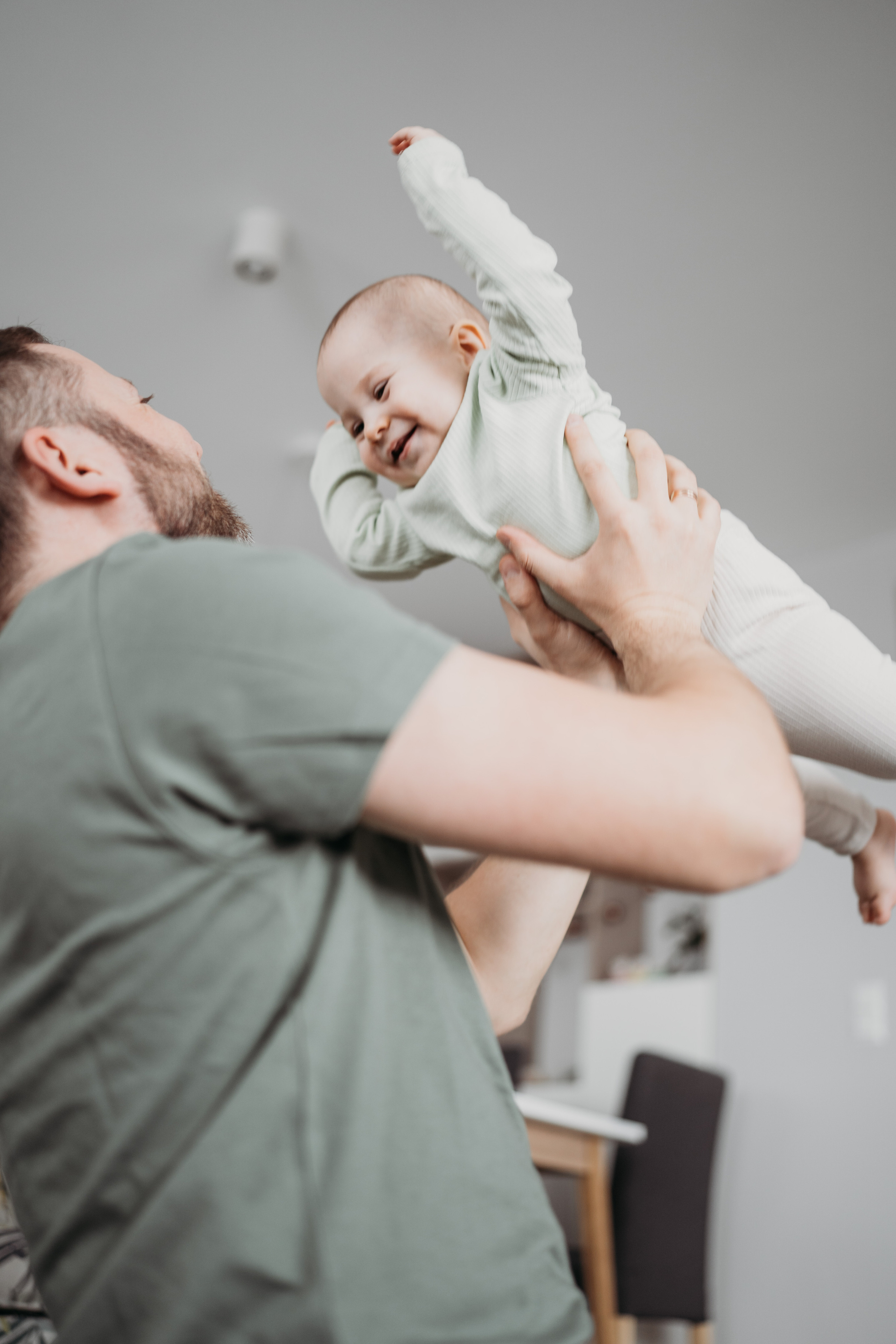 Настя, Саша, Даня и их родители. Фотограф новорожденных и детей первого года Евгения Михалькевич