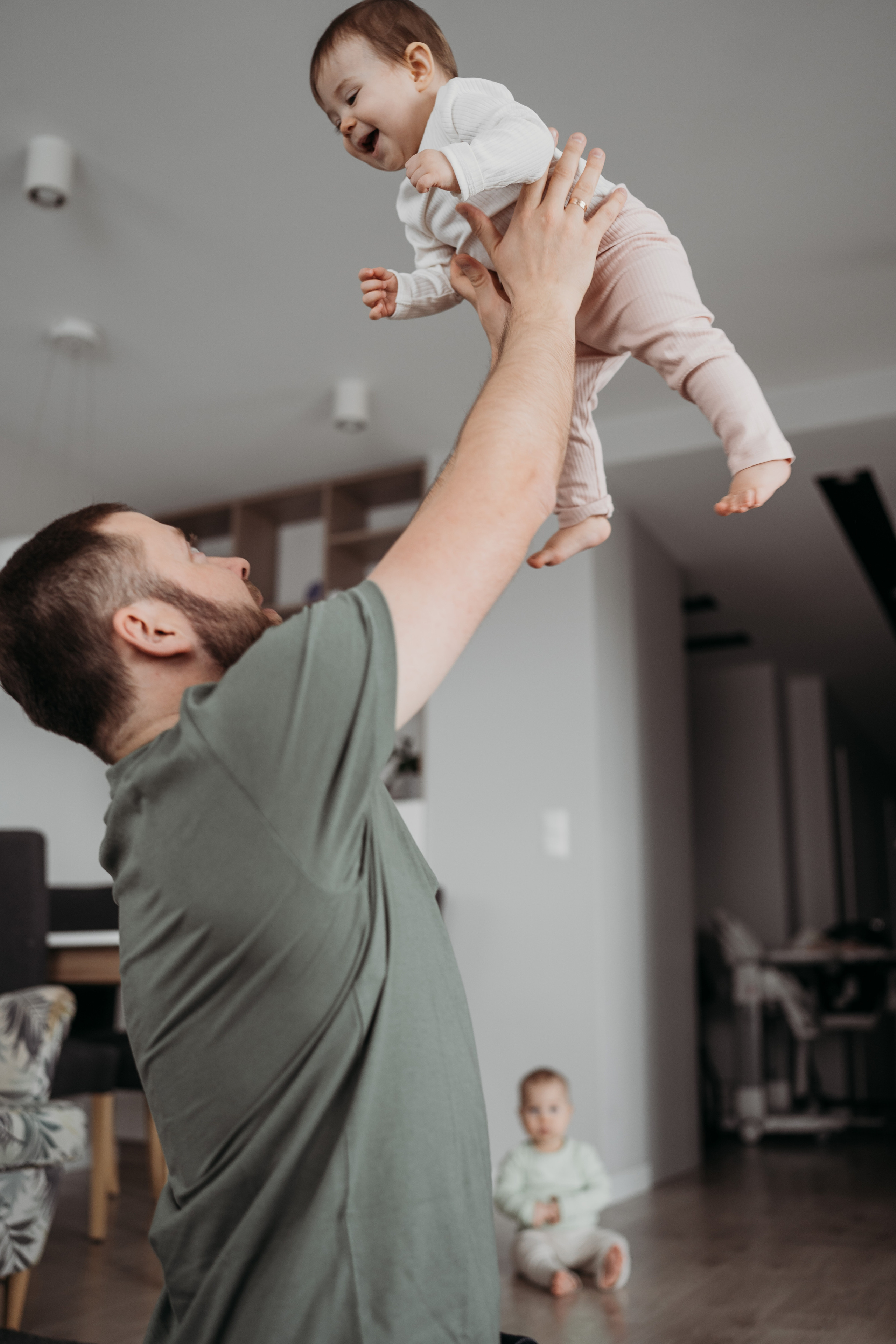 Настя, Саша, Даня и их родители. Фотограф новорожденных и детей первого года Евгения Михалькевич