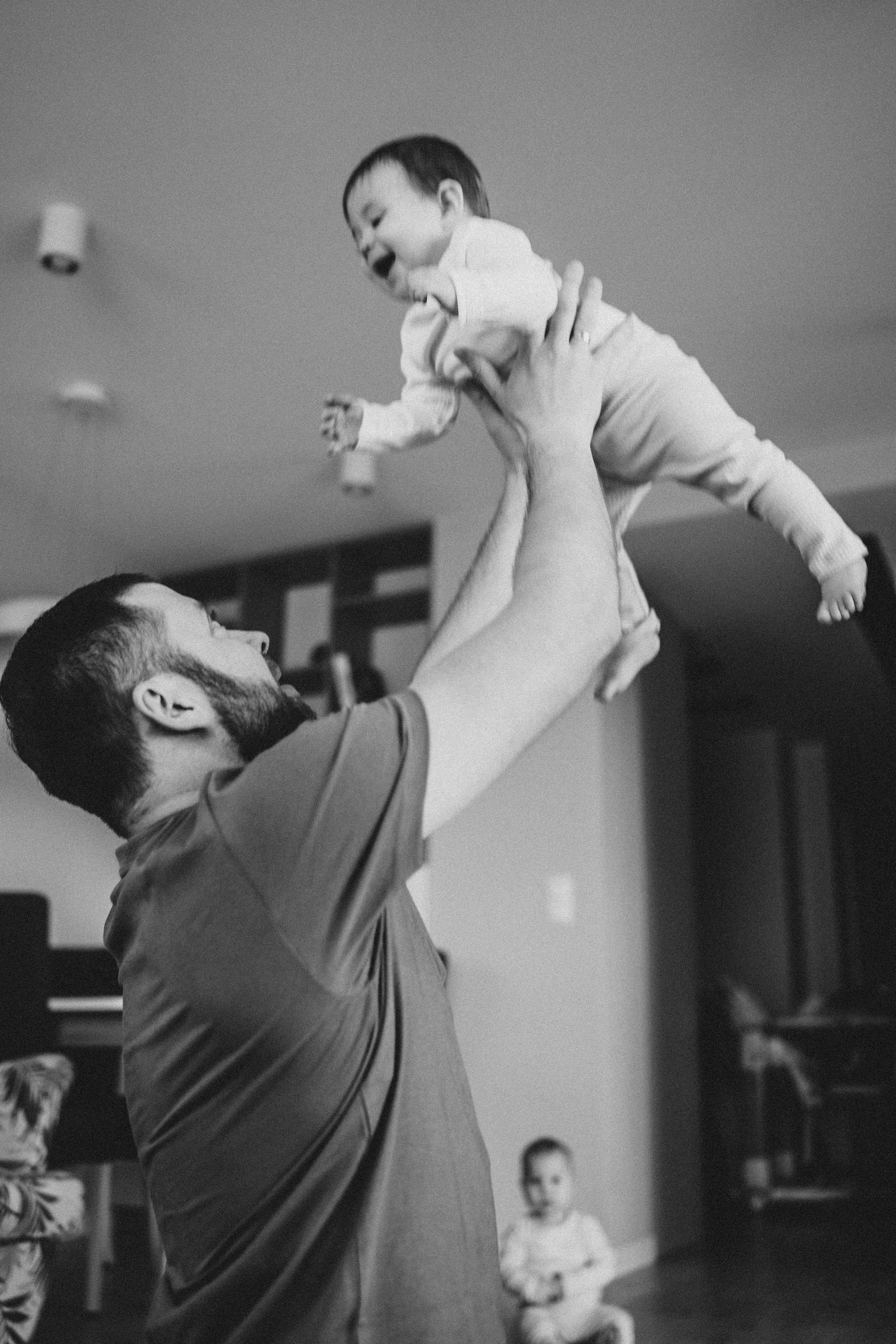 Настя, Саша, Даня и их родители. Фотограф новорожденных и детей первого года Евгения Михалькевич