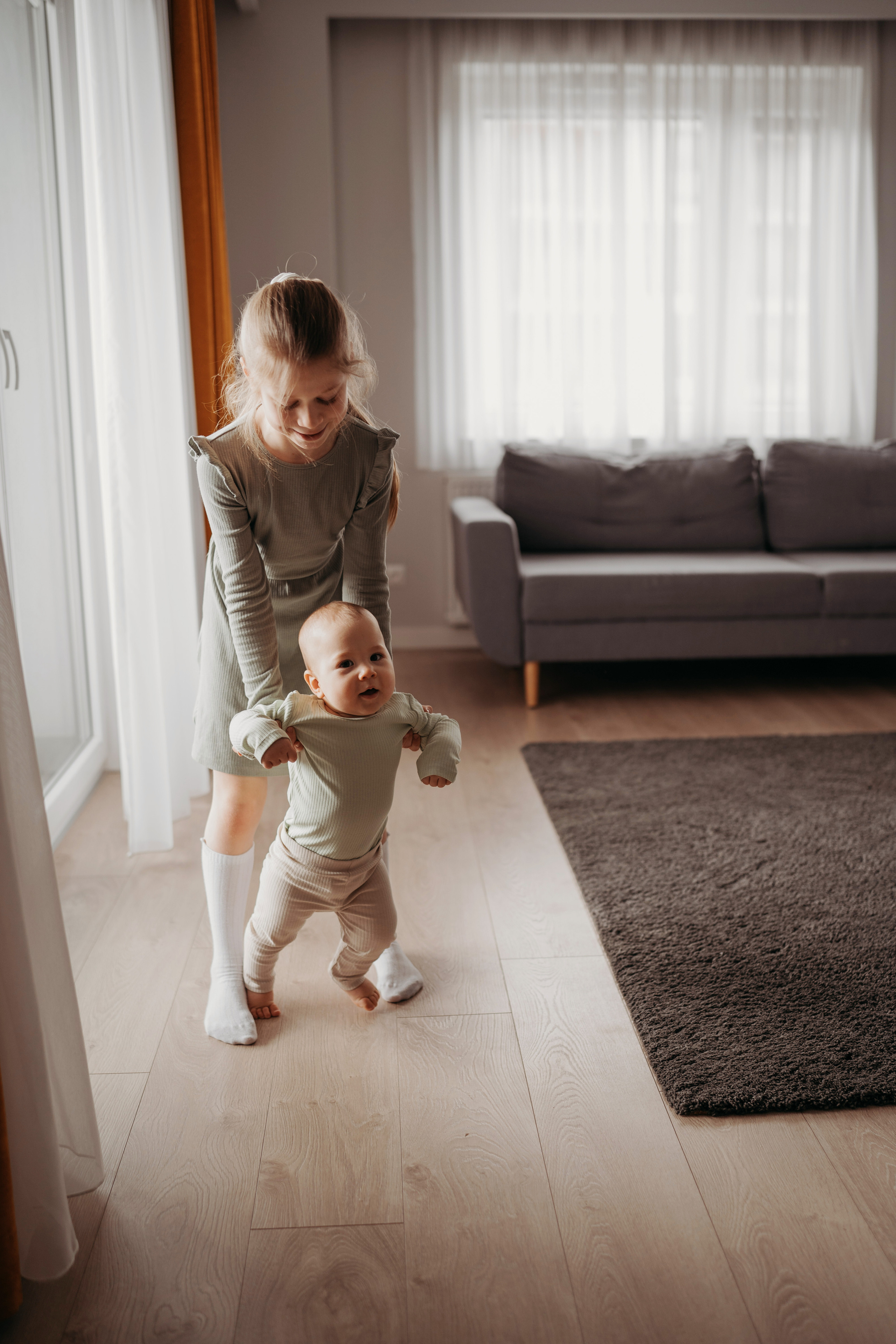Настя, Саша, Даня и их родители. Фотограф новорожденных и детей первого года Евгения Михалькевич
