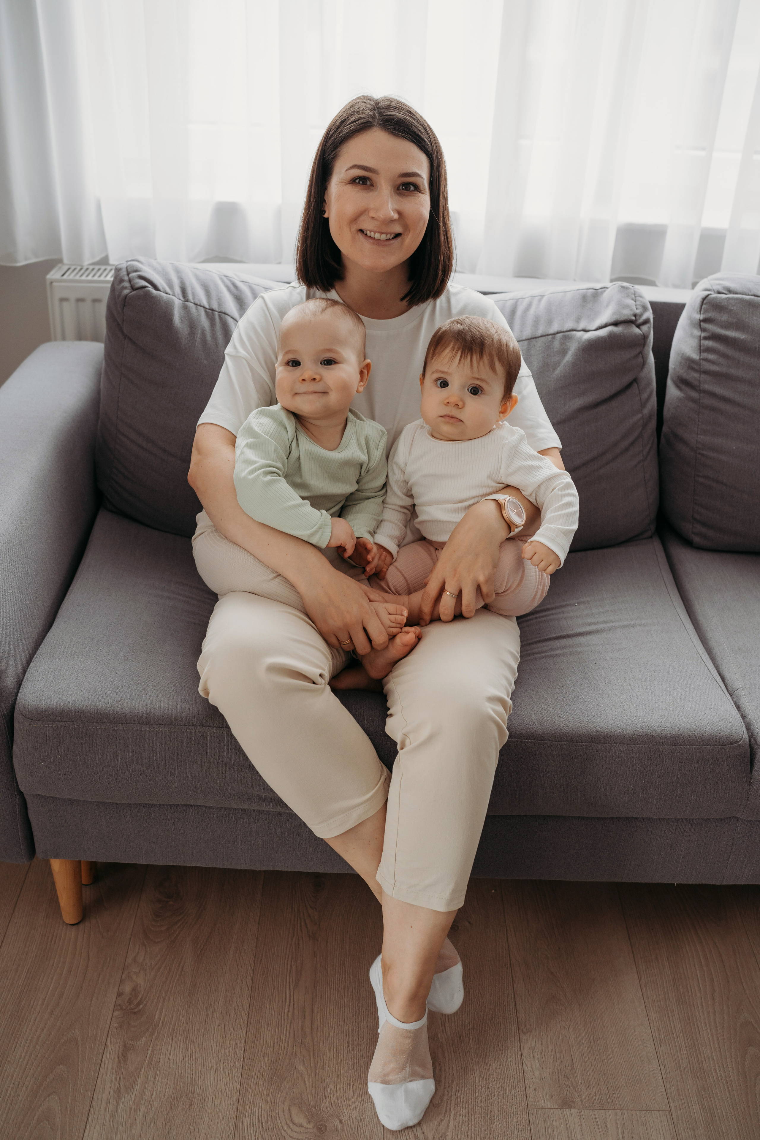 Настя, Саша, Даня и их родители. Фотограф новорожденных и детей первого года Евгения Михалькевич