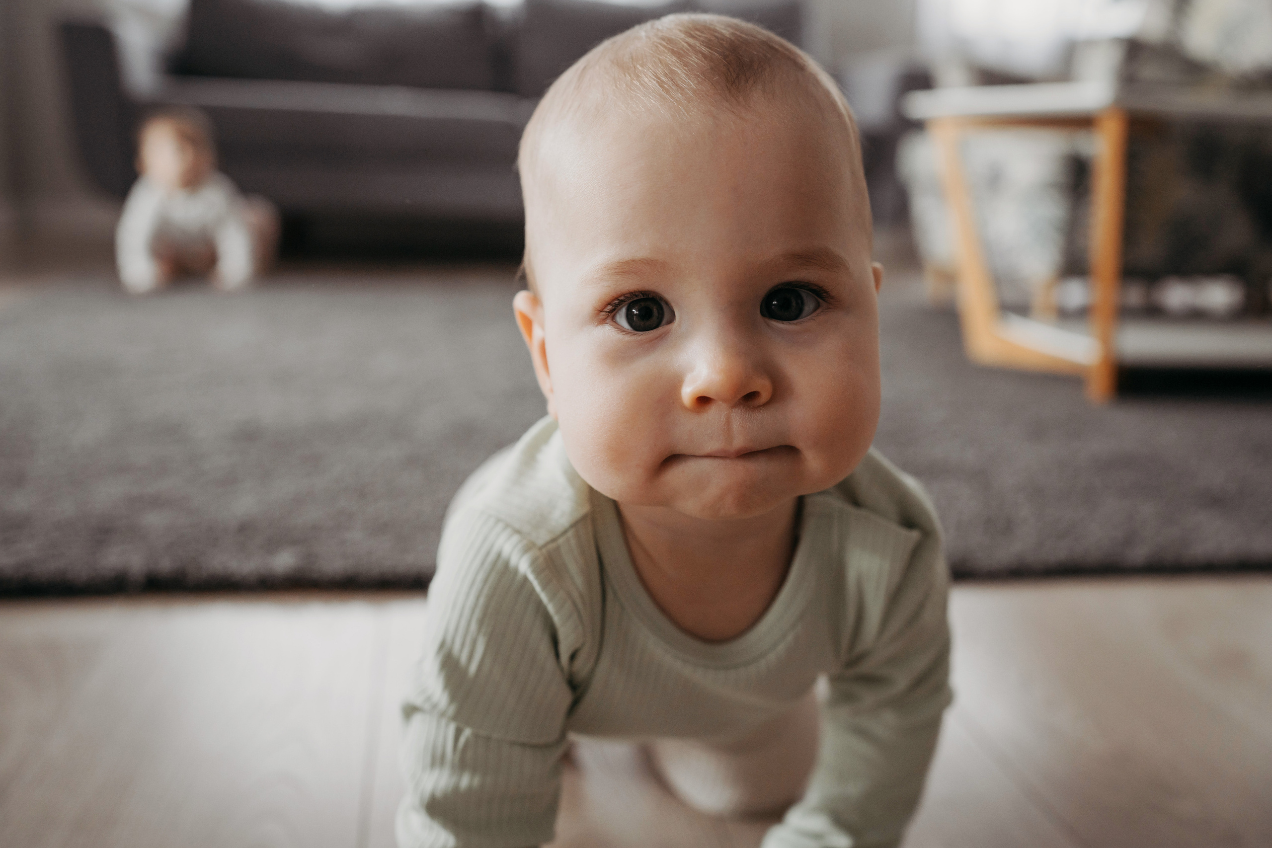 Настя, Саша, Даня и их родители. Фотограф новорожденных и детей первого года Евгения Михалькевич