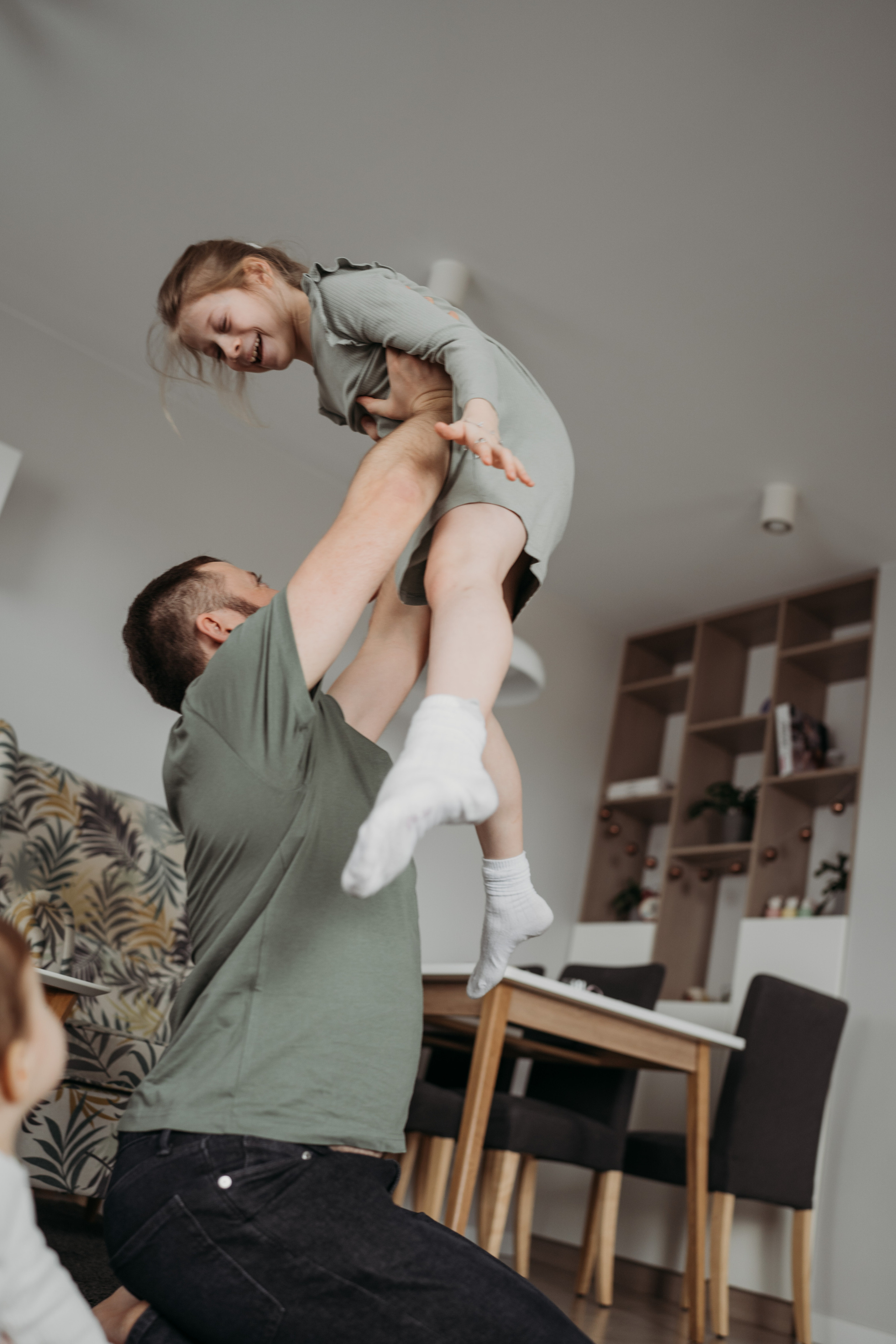 Настя, Саша, Даня и их родители. Фотограф новорожденных и детей первого года Евгения Михалькевич
