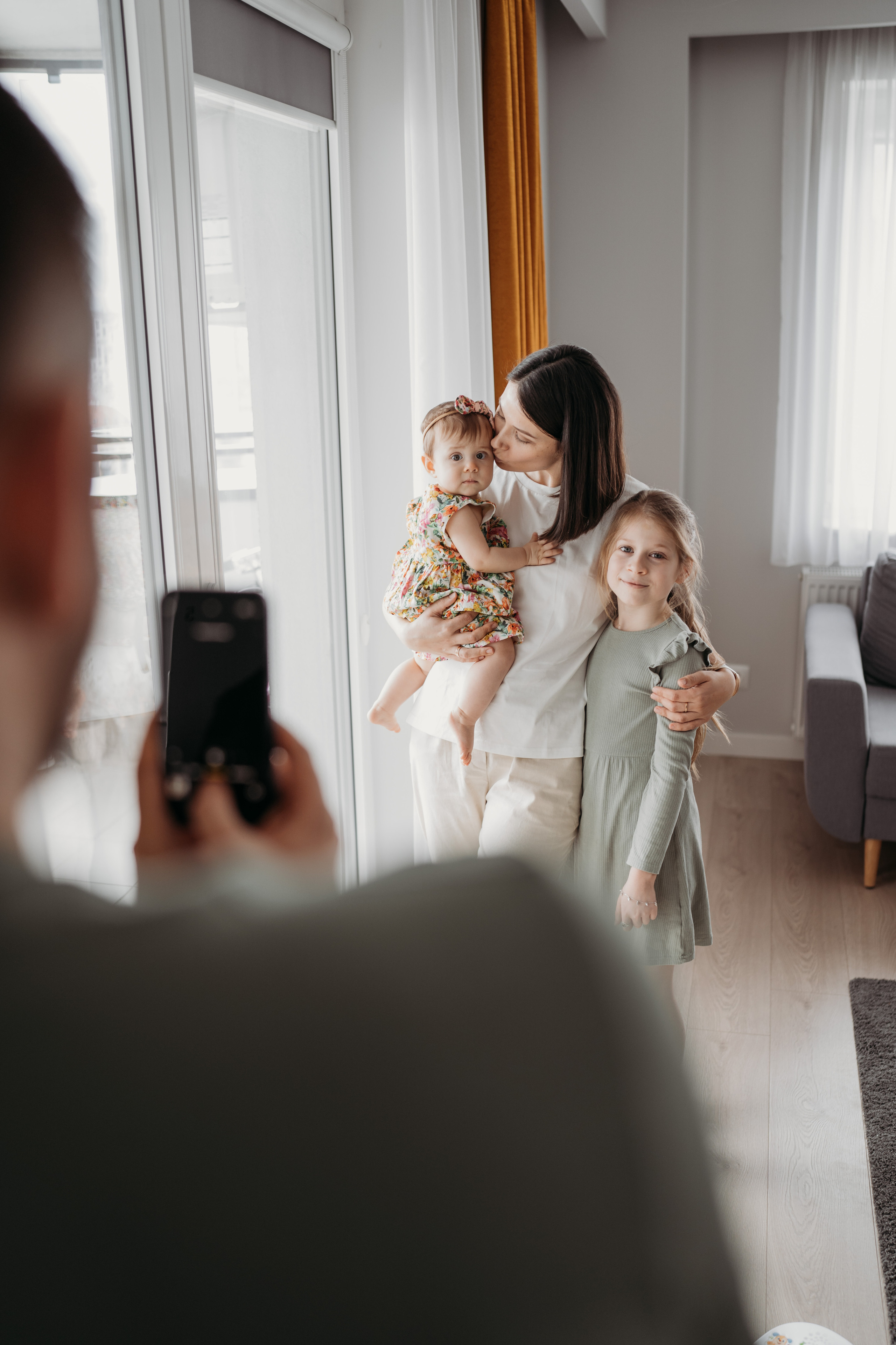 Настя, Саша, Даня и их родители. Фотограф новорожденных и детей первого года Евгения Михалькевич