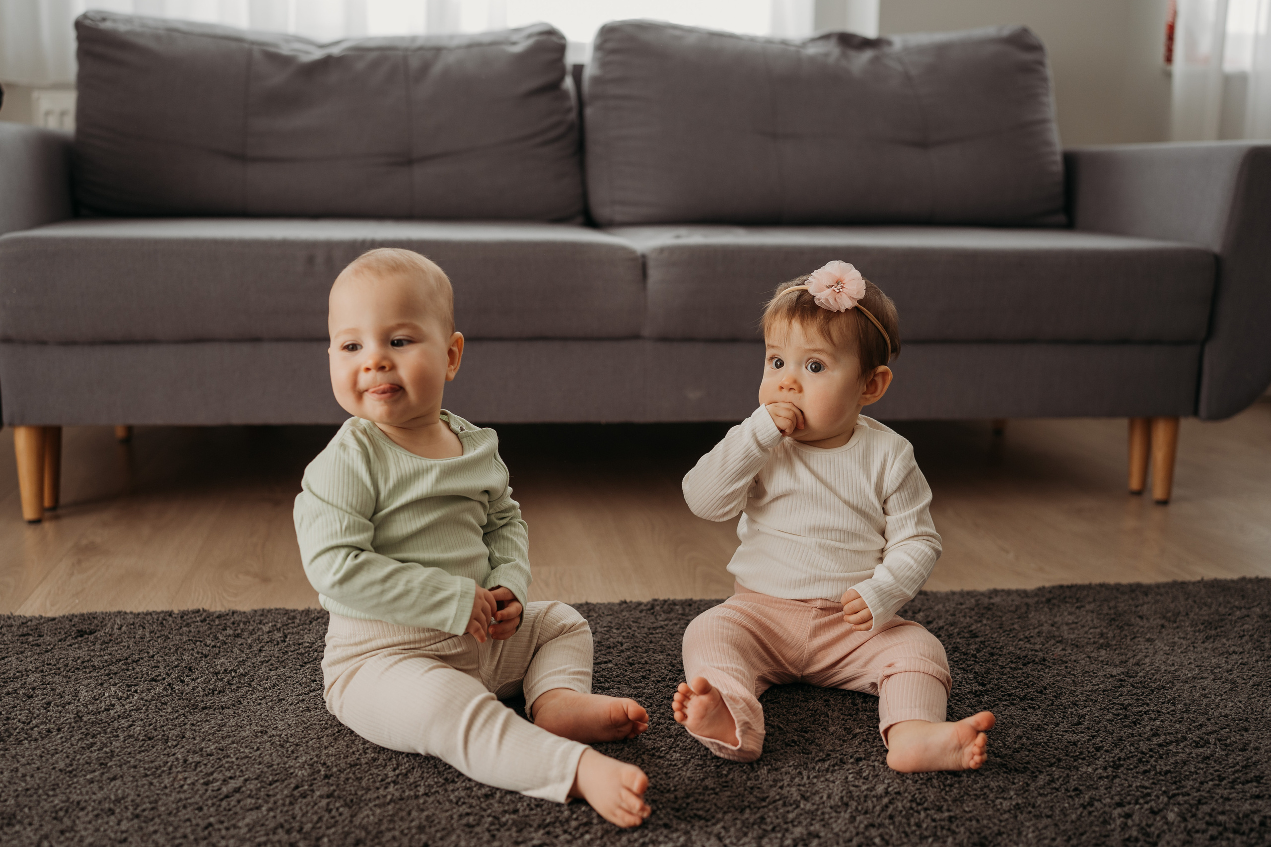 Настя, Саша, Даня и их родители. Фотограф новорожденных и детей первого года Евгения Михалькевич