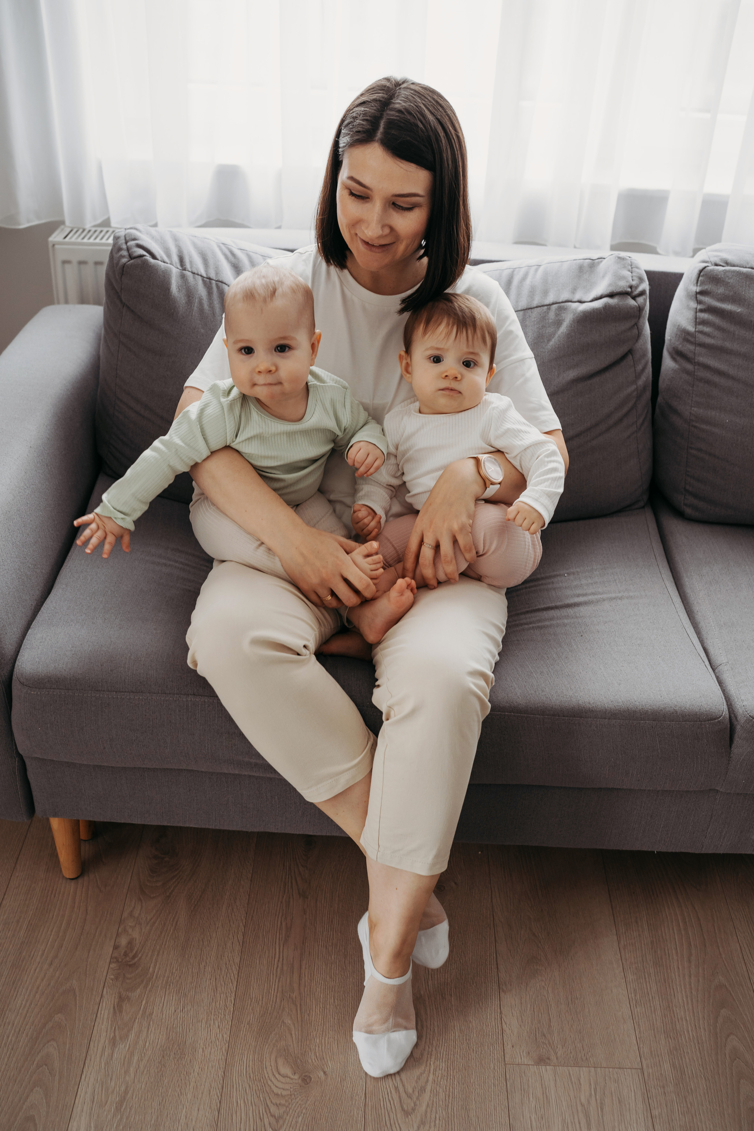 Настя, Саша, Даня и их родители. Фотограф новорожденных и детей первого года Евгения Михалькевич