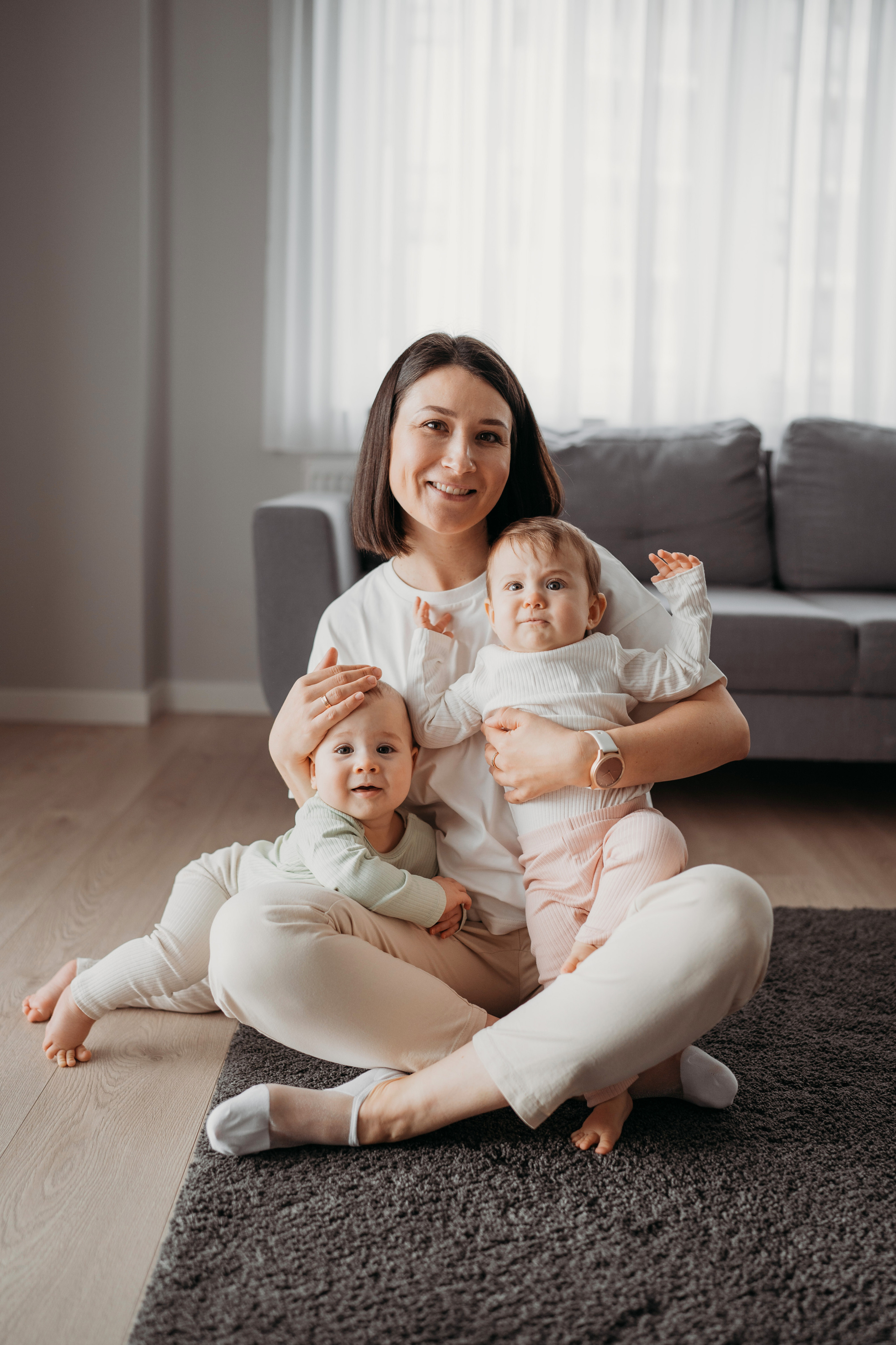 Настя, Саша, Даня и их родители. Фотограф новорожденных и детей первого года Евгения Михалькевич