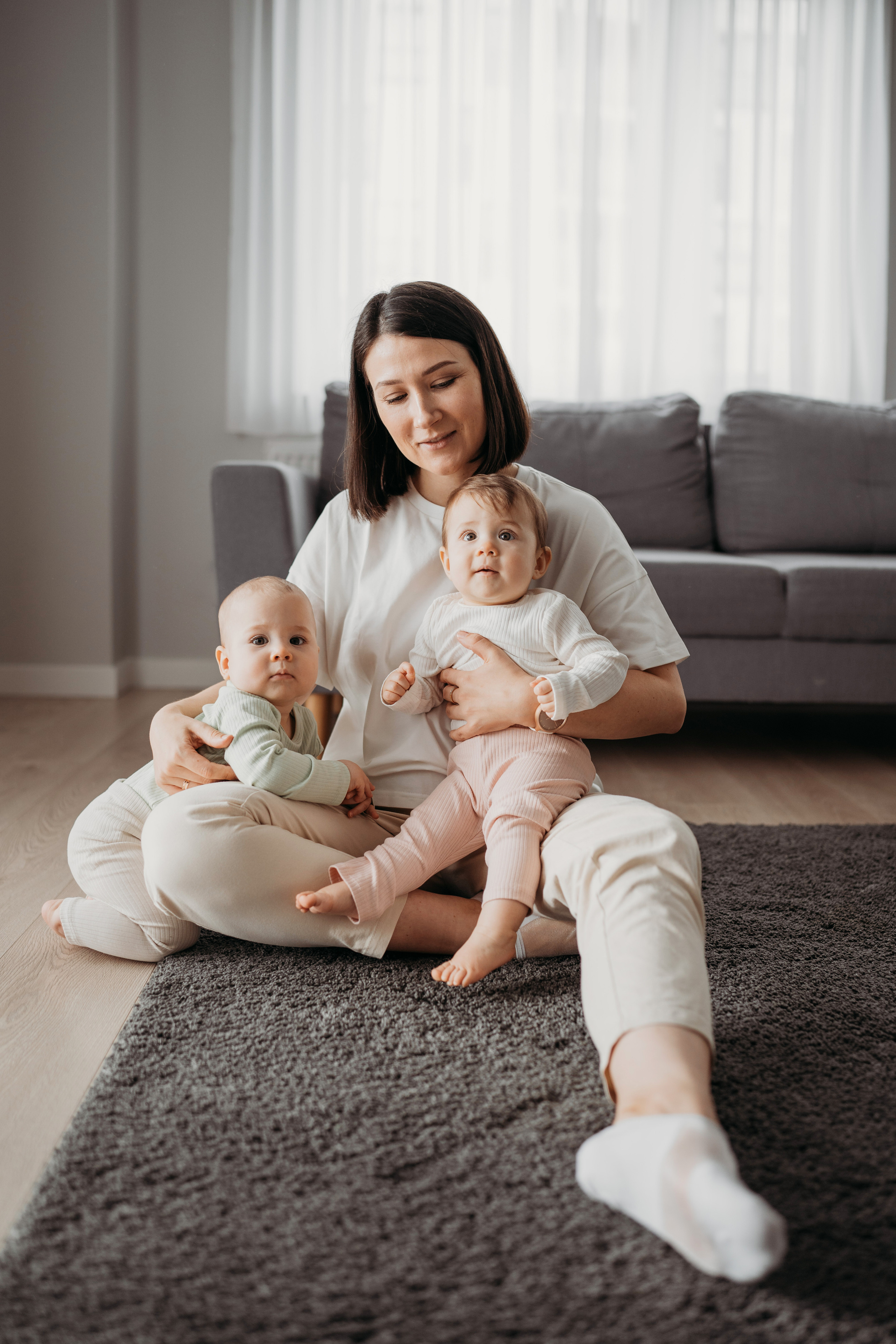 Настя, Саша, Даня и их родители. Фотограф новорожденных и детей первого года Евгения Михалькевич