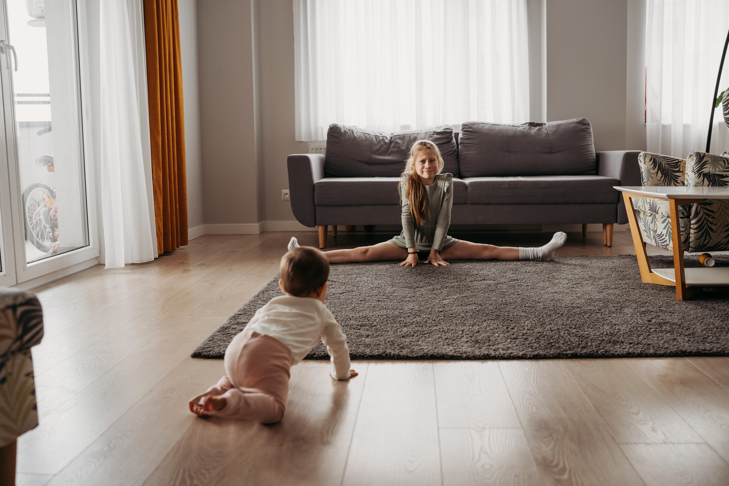 Настя, Саша, Даня и их родители. Фотограф новорожденных и детей первого года Евгения Михалькевич