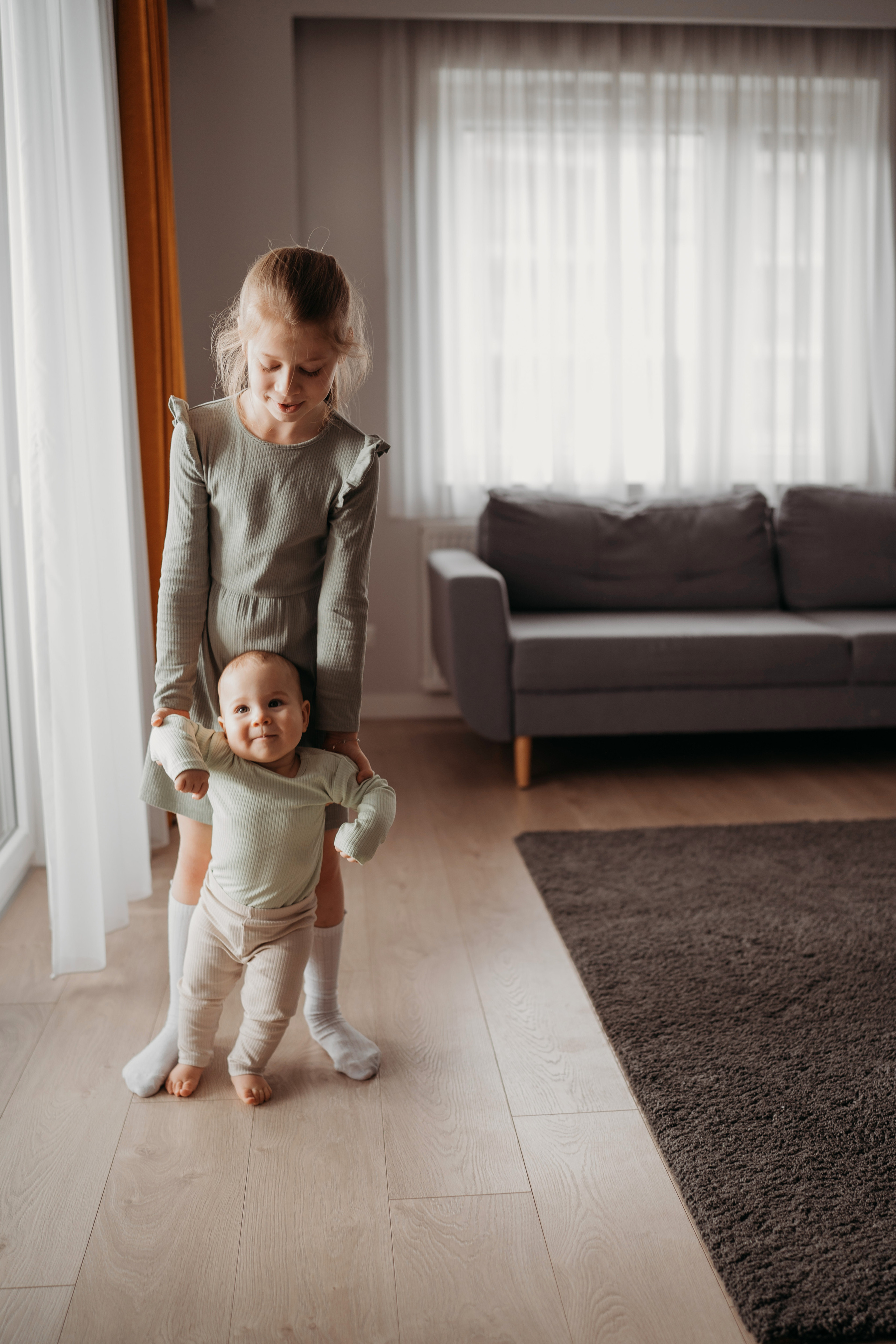 Настя, Саша, Даня и их родители. Фотограф новорожденных и детей первого года Евгения Михалькевич