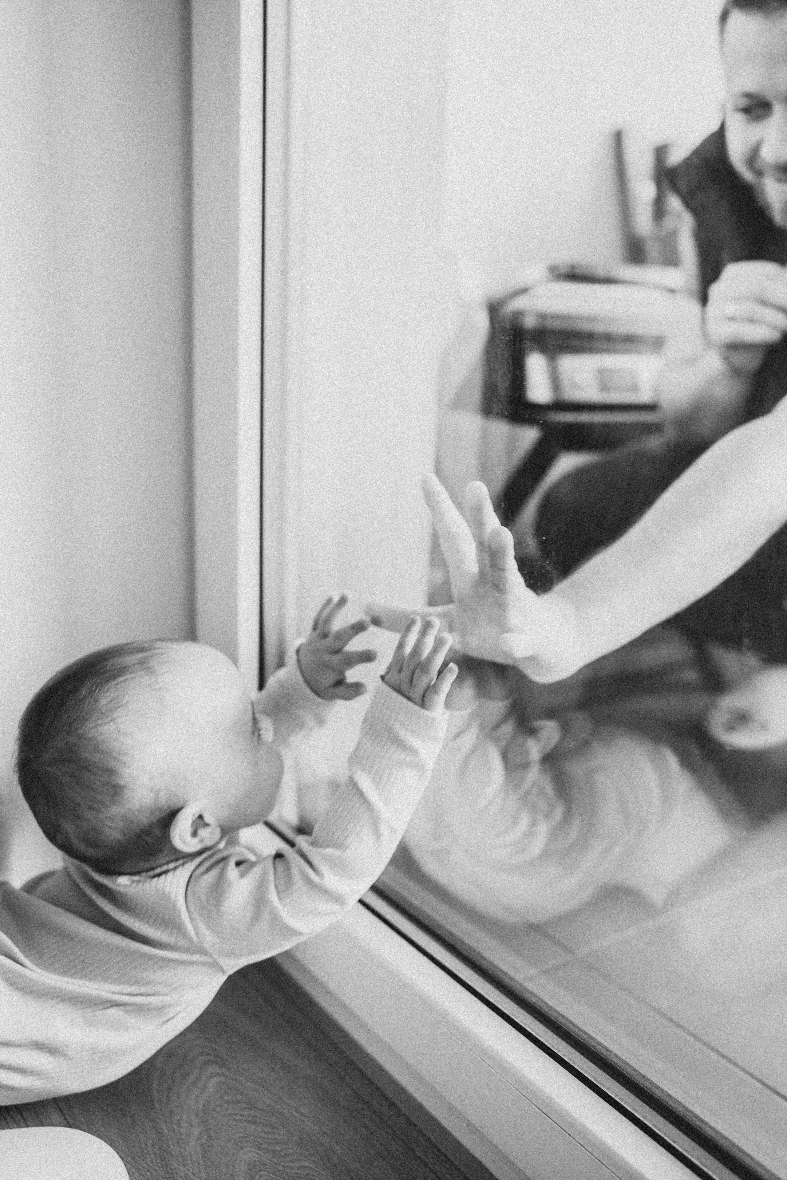 Настя, Саша, Даня и их родители. Фотограф новорожденных и детей первого года Евгения Михалькевич