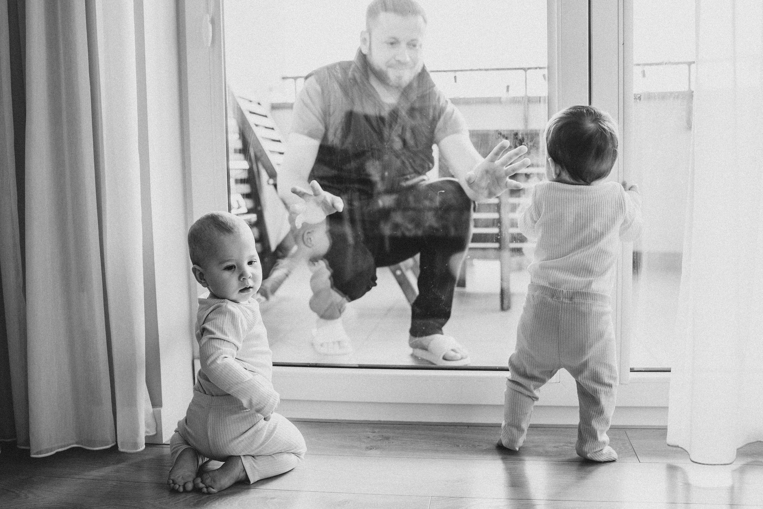 Настя, Саша, Даня и их родители. Фотограф новорожденных и детей первого года Евгения Михалькевич