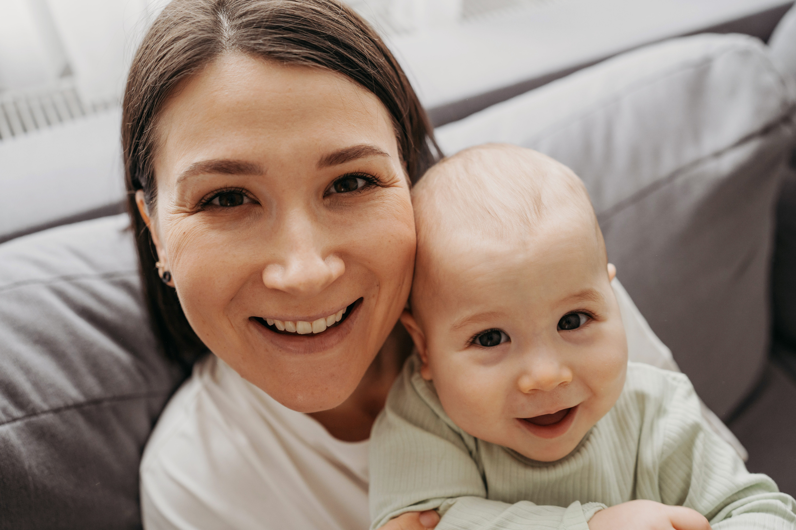 Настя, Саша, Даня и их родители. Фотограф новорожденных и детей первого года Евгения Михалькевич