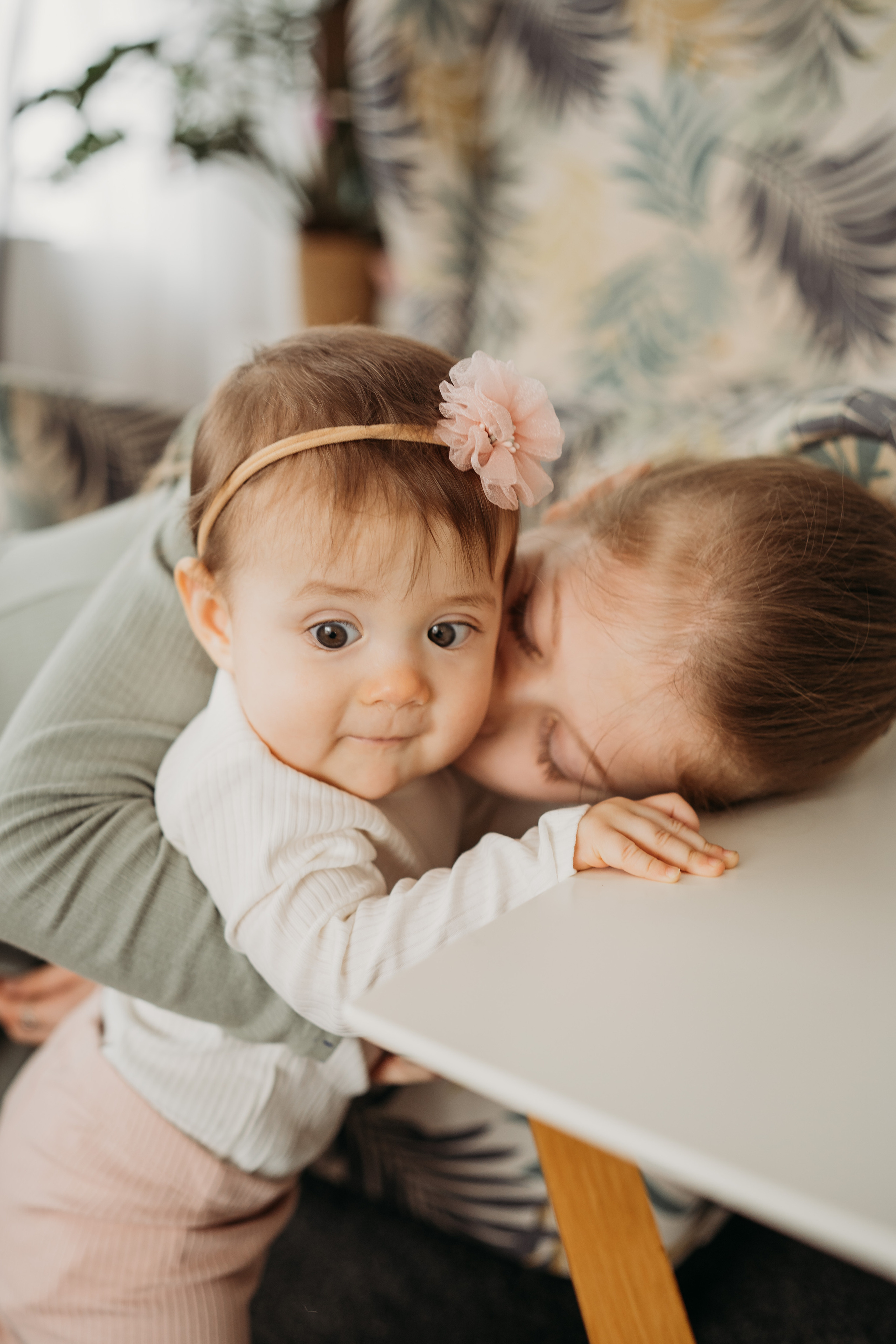 Настя, Саша, Даня и их родители. Фотограф новорожденных и детей первого года Евгения Михалькевич