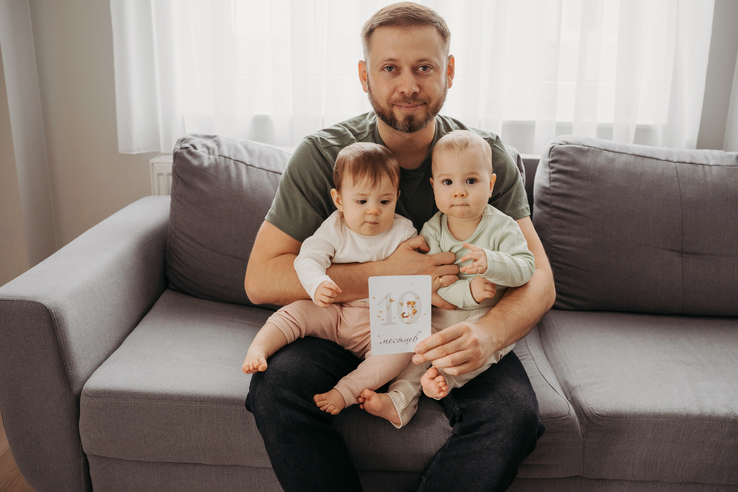 Настя, Саша, Даня и их родители. Фотограф новорожденных и детей первого года Евгения Михалькевич