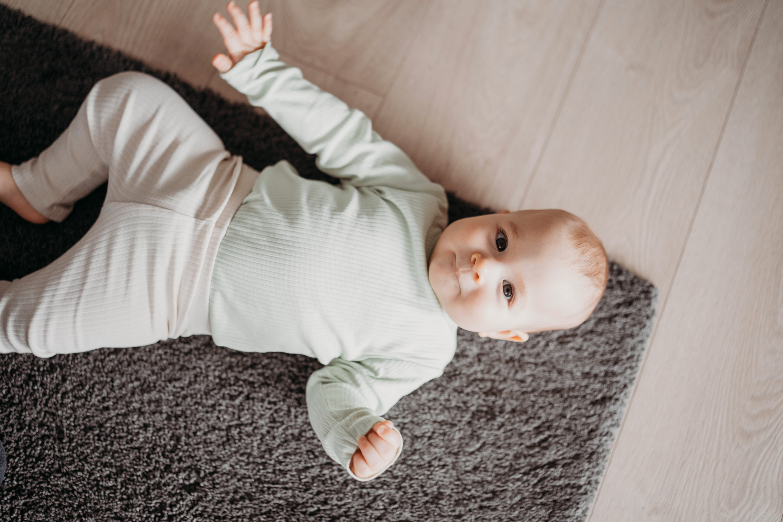 Настя, Саша, Даня и их родители. Фотограф новорожденных и детей первого года Евгения Михалькевич