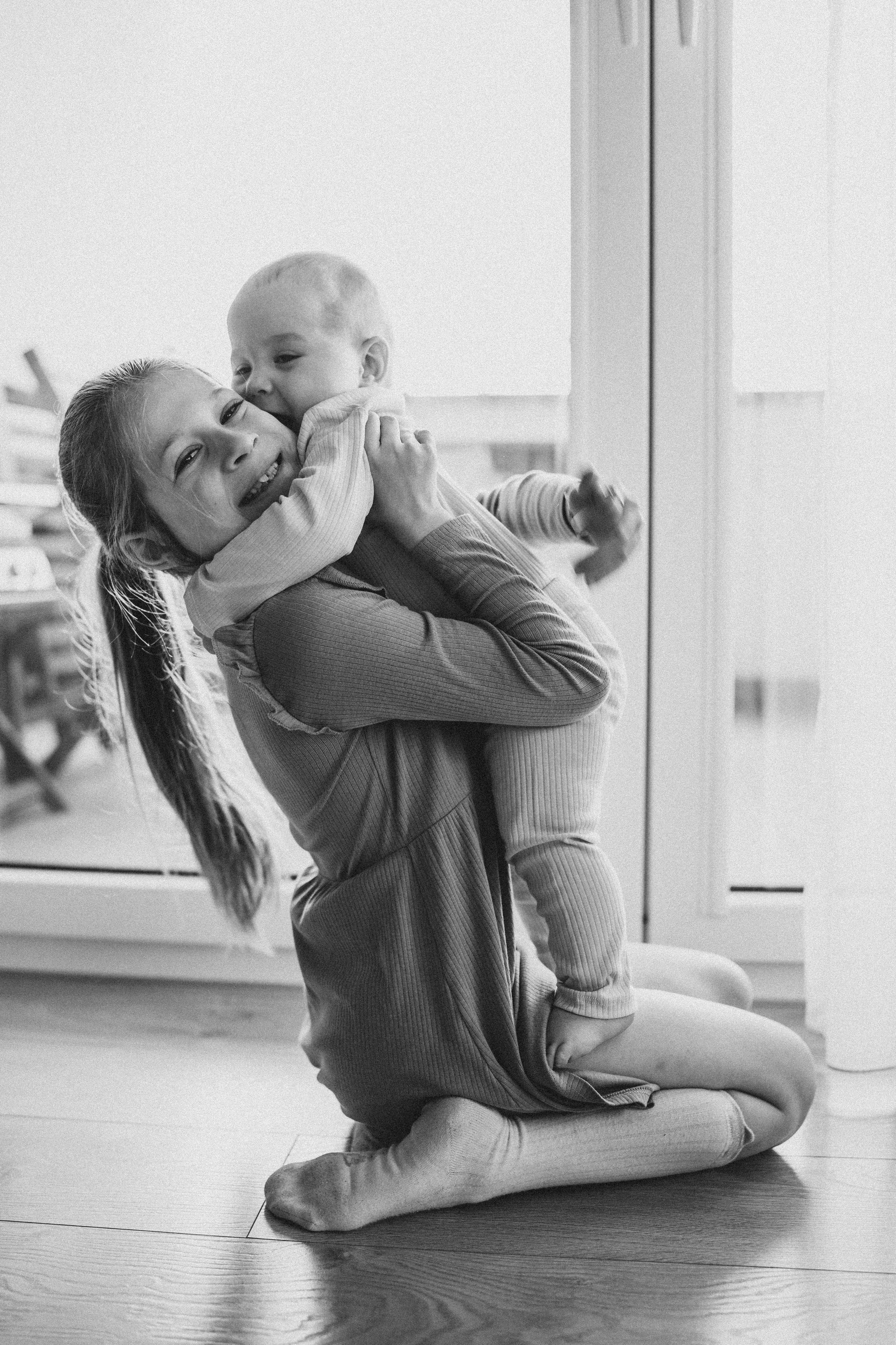 Настя, Саша, Даня и их родители. Фотограф новорожденных и детей первого года Евгения Михалькевич