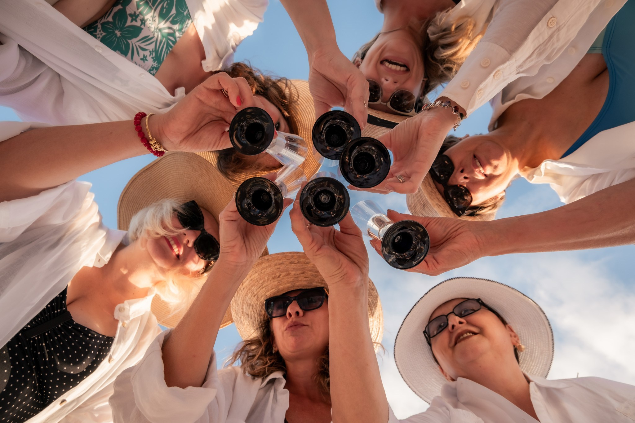Amigas, mar y atardecer. Fotografía profesional en Calafell - Elena Medvedeva