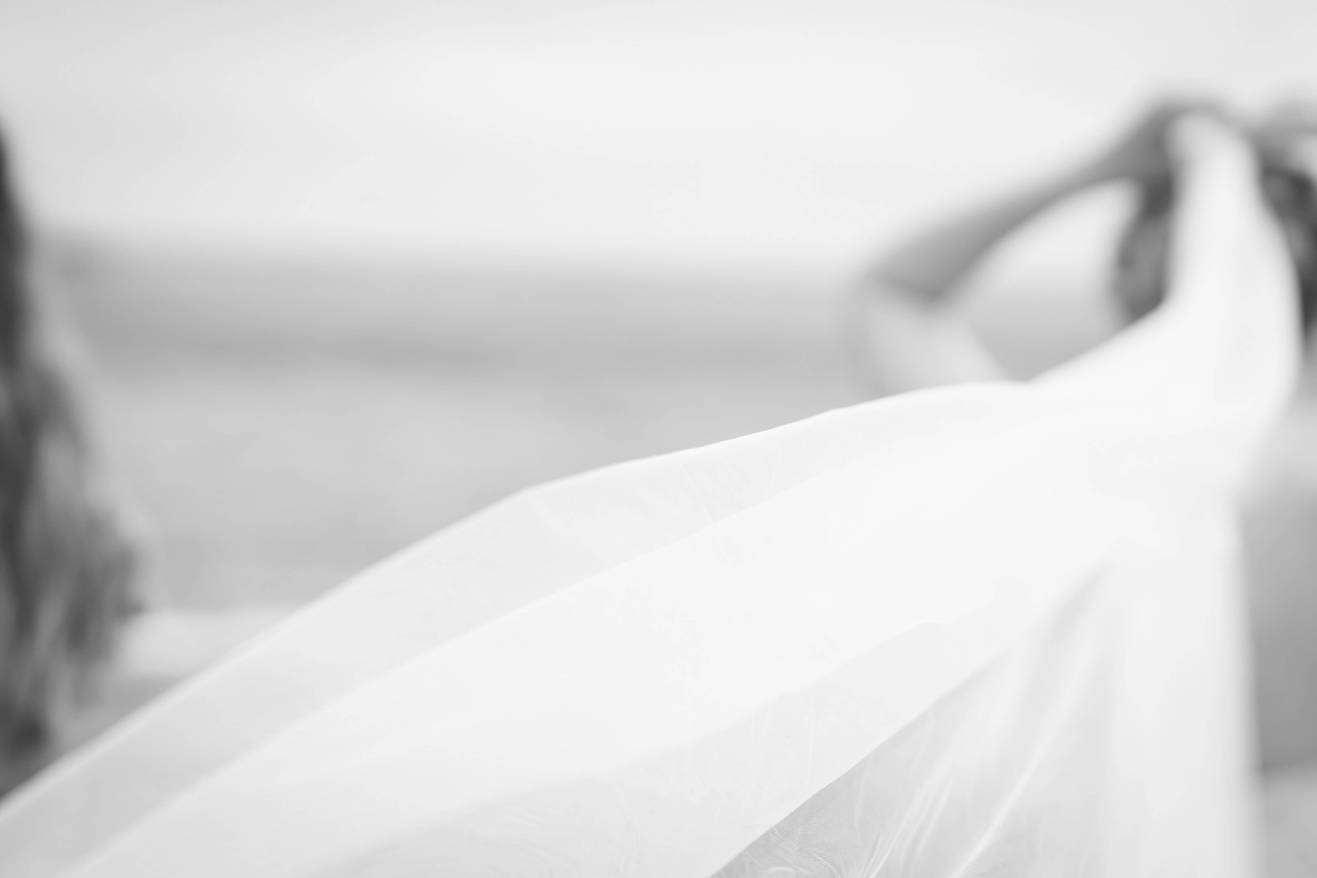 bryllupsfotograf Langesund, brudens slør blåser i vinden