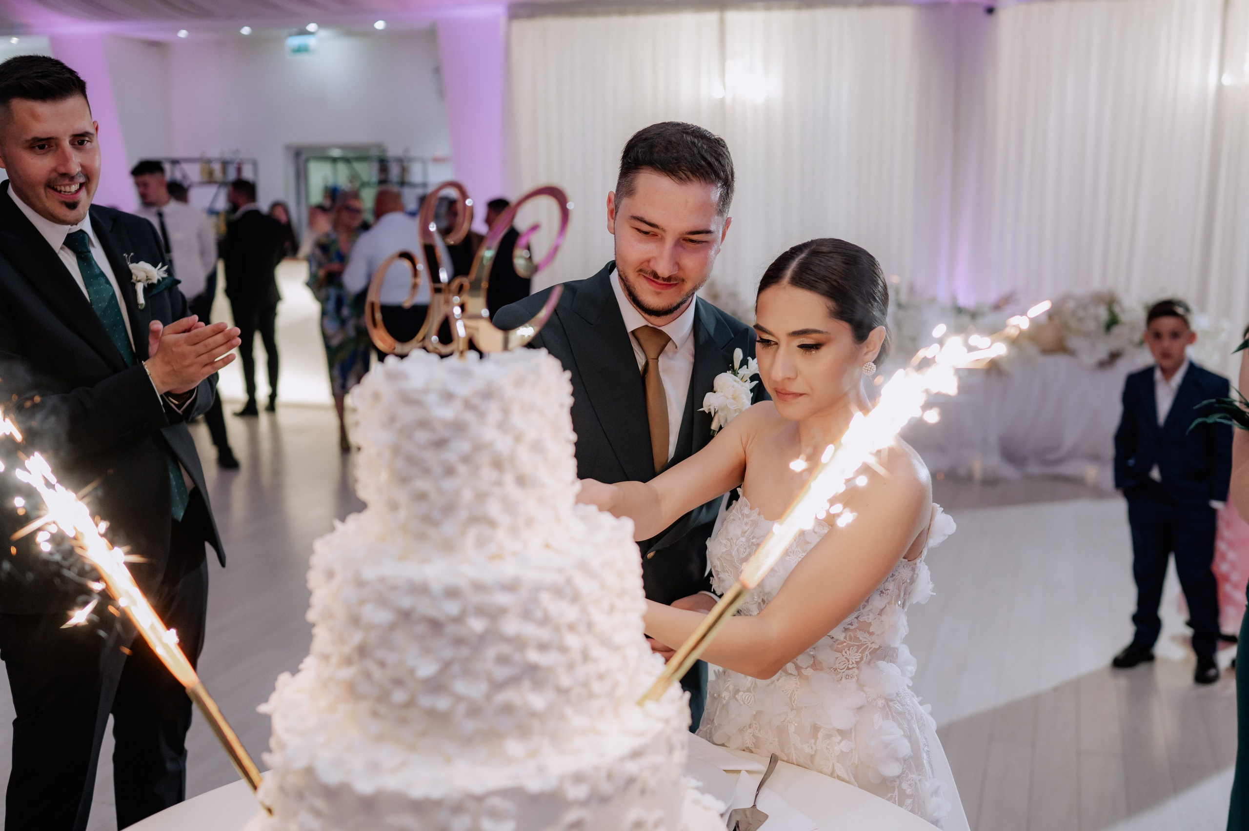 Nunta la Hotel Capitol Iasi. Proud Vision Weddings | Wedding Photography & Film — Servicii profesionale Foto Video Nunta Iasi