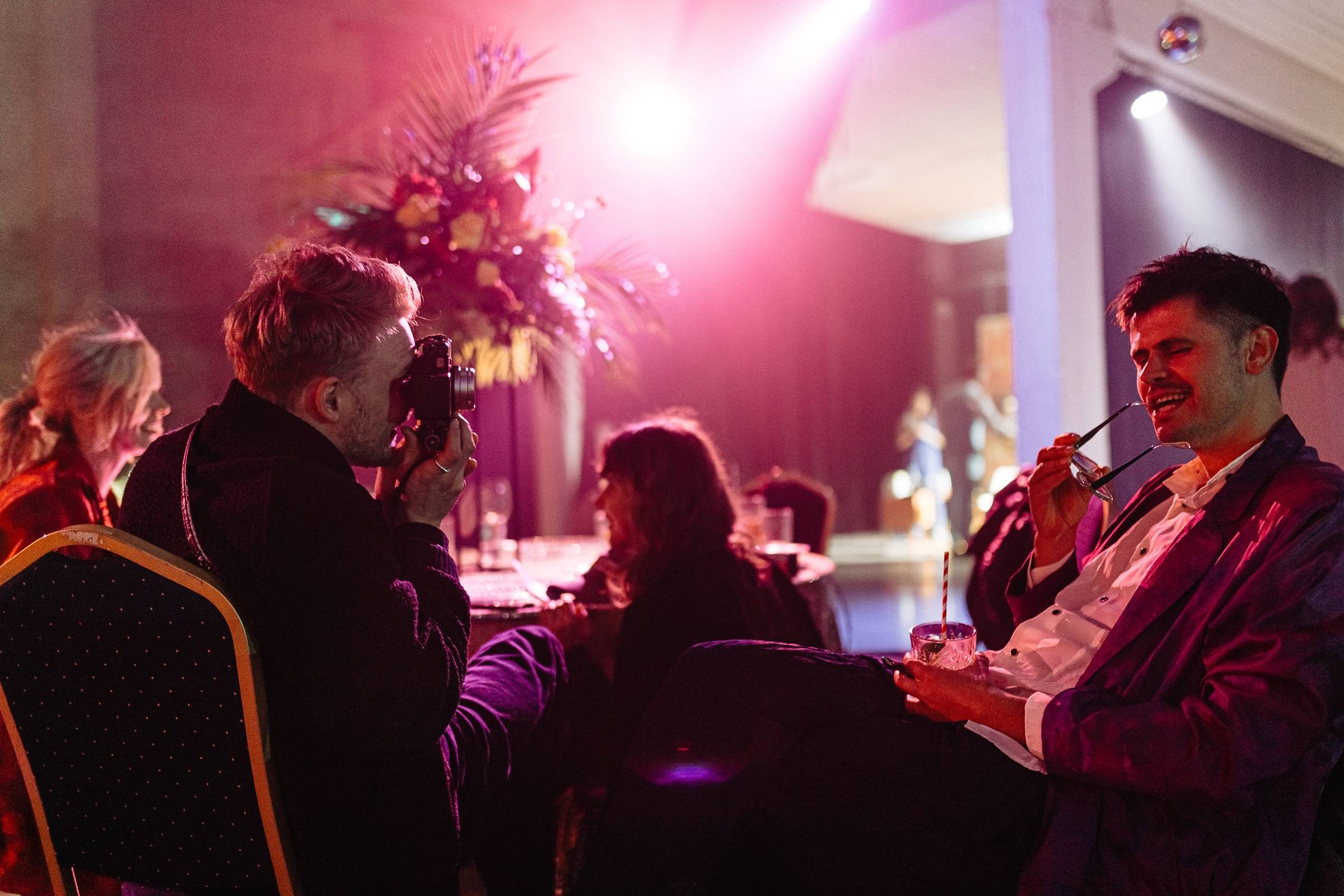 KĀZAS BEZ ROBEŽĀM DISKO STILĀ