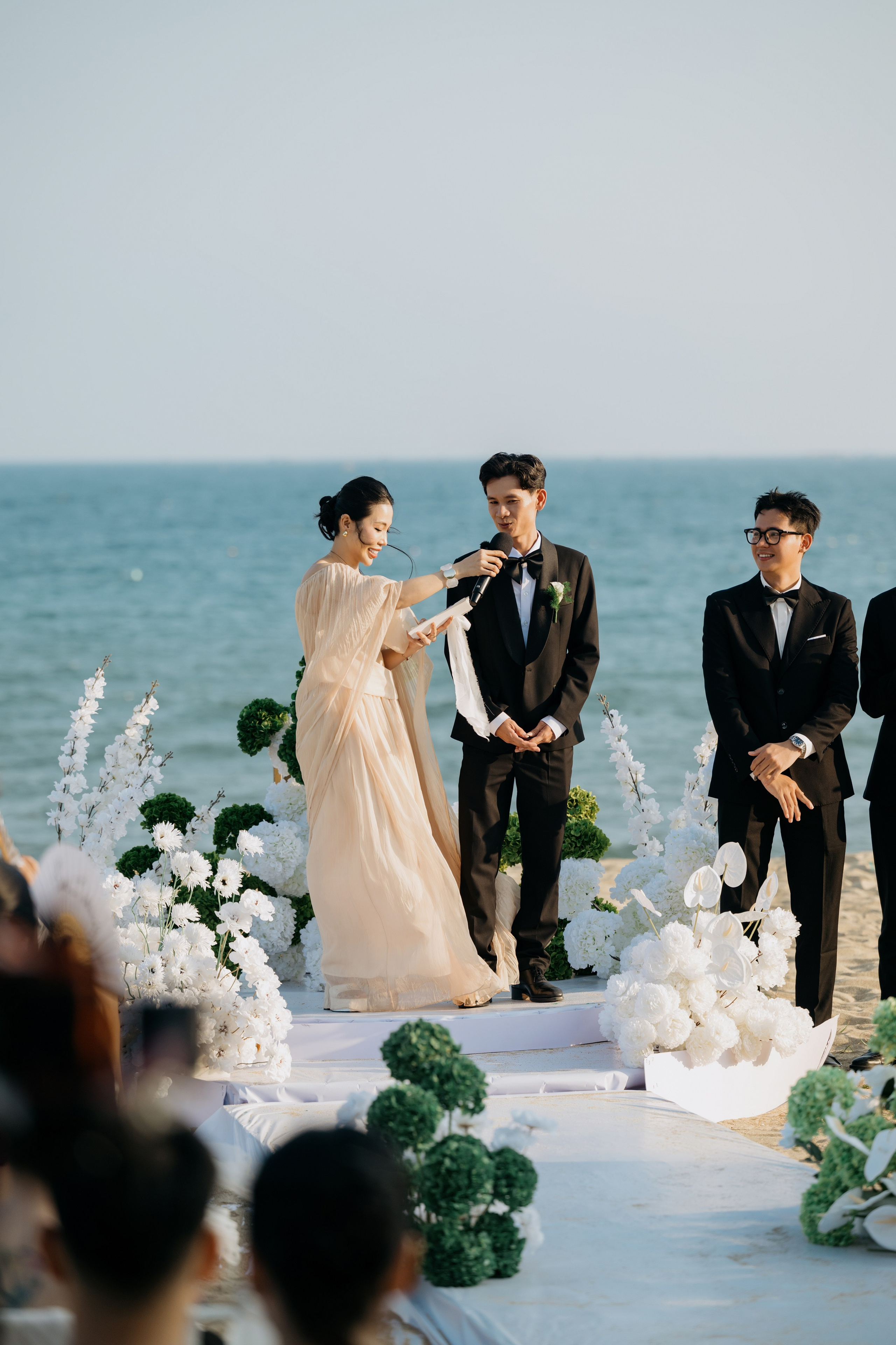 DIEU & THINH/Destination Wedding. Nhiếp ảnh gia đám cưới hàng đầu tại Thành Phố Hồ Chí Minh