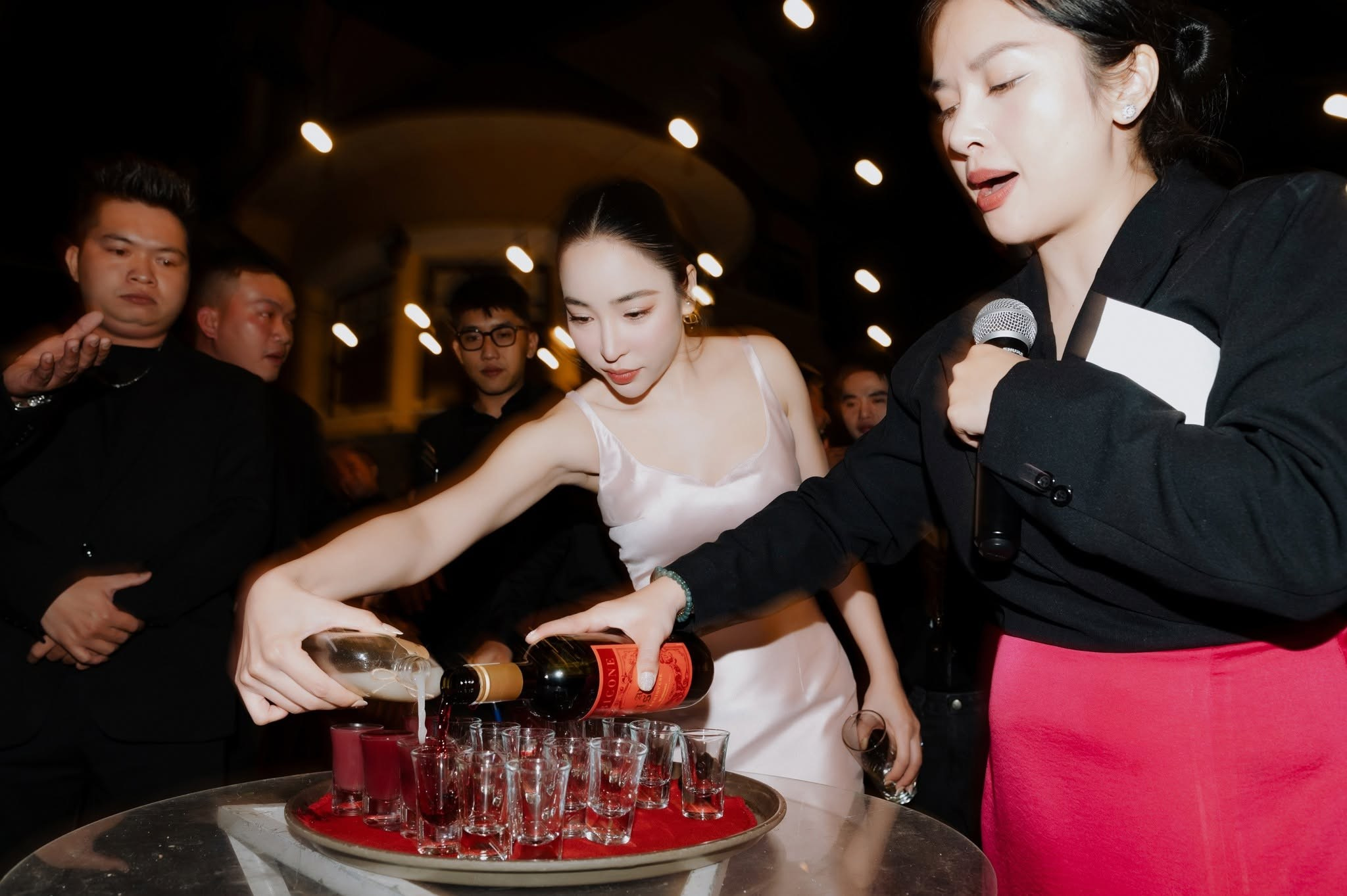 𝐃𝐄𝐍𝐍𝐈𝐒 ⓐⓝⓓ 𝐓𝐈𝐍𝐘/Destination Wedding. Nhiếp ảnh gia đám cưới hàng đầu tại Thành Phố Hồ Chí Minh