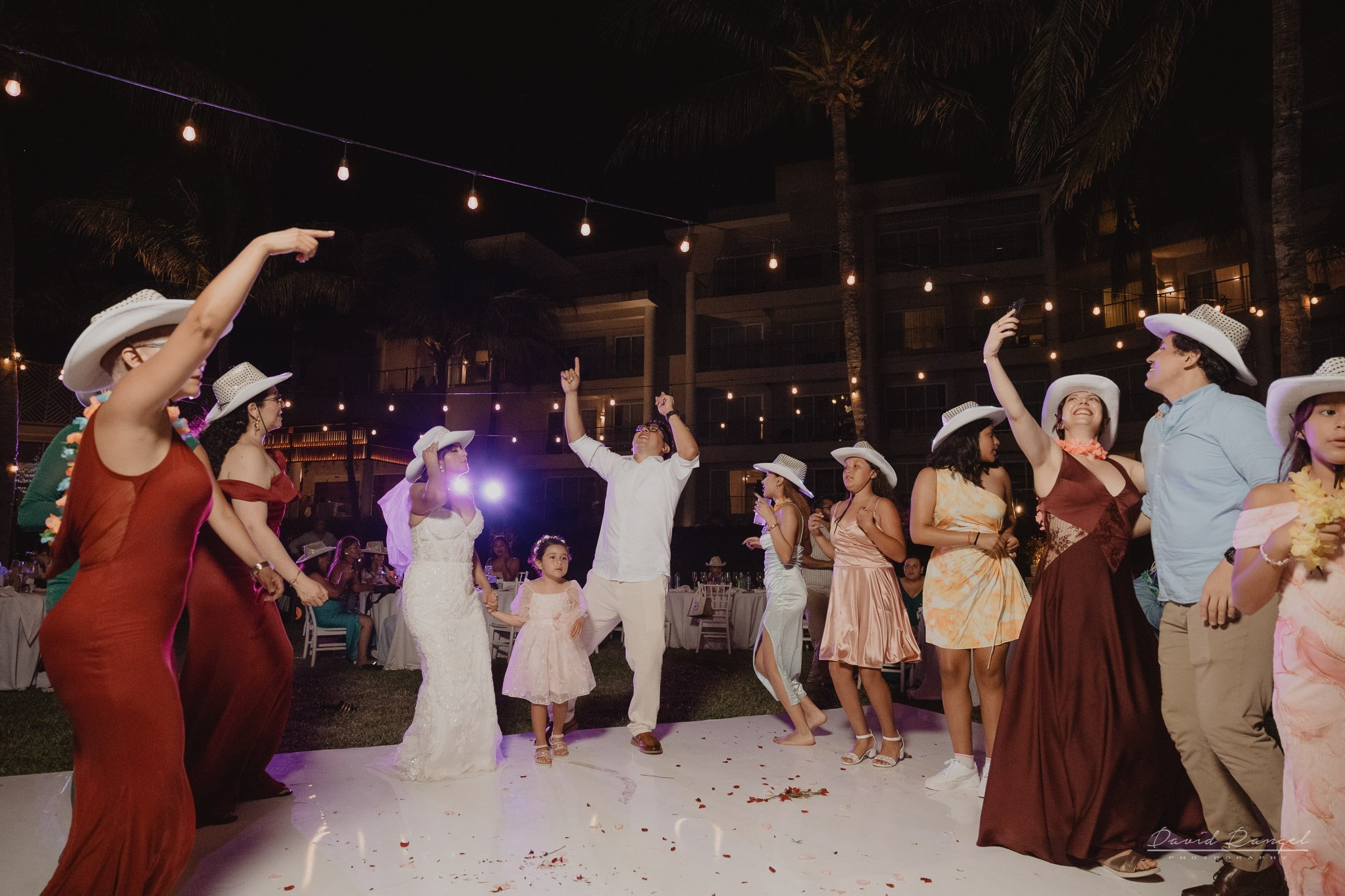 Destination Wedding in the Riviera Maya. Destination wedding photographer based in Cancun and Riviera Maya with service worldwide