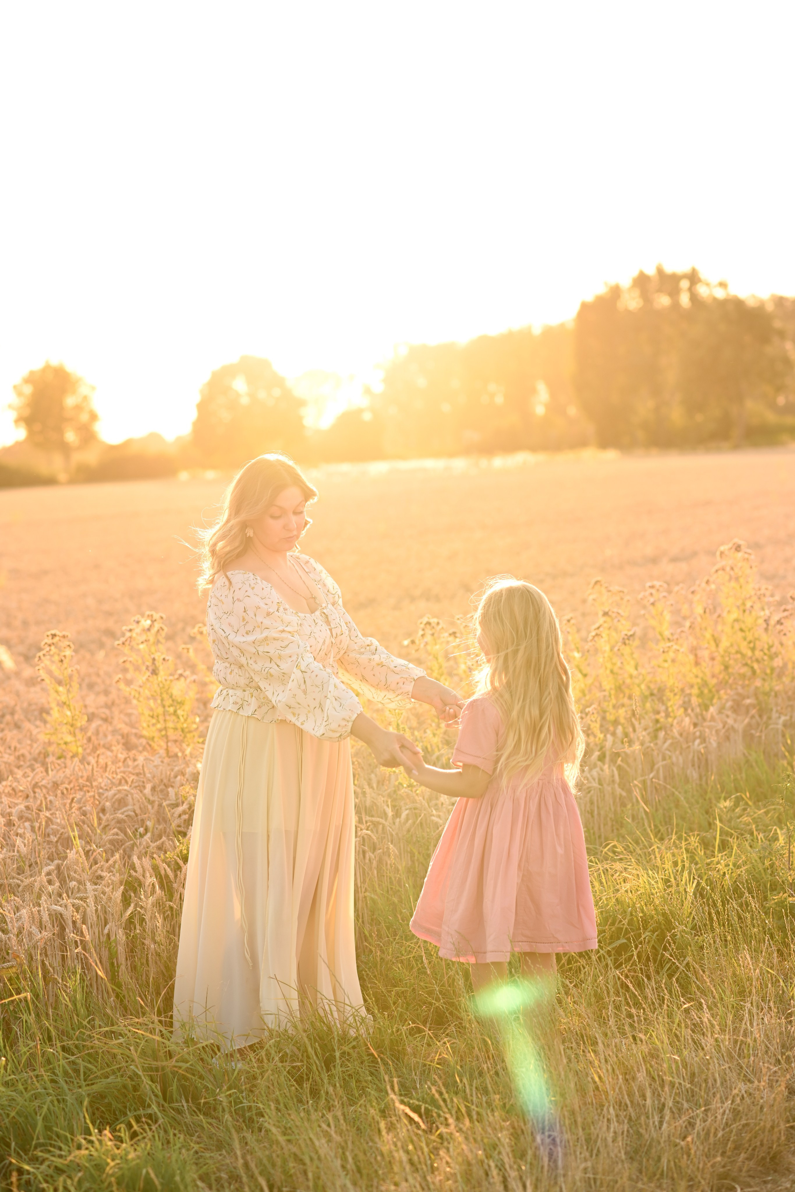Familienfotoshooting in Weizenfeld. Neugeborene, Baby Fotografin in Düren (NRW) - Vitalina Unruh