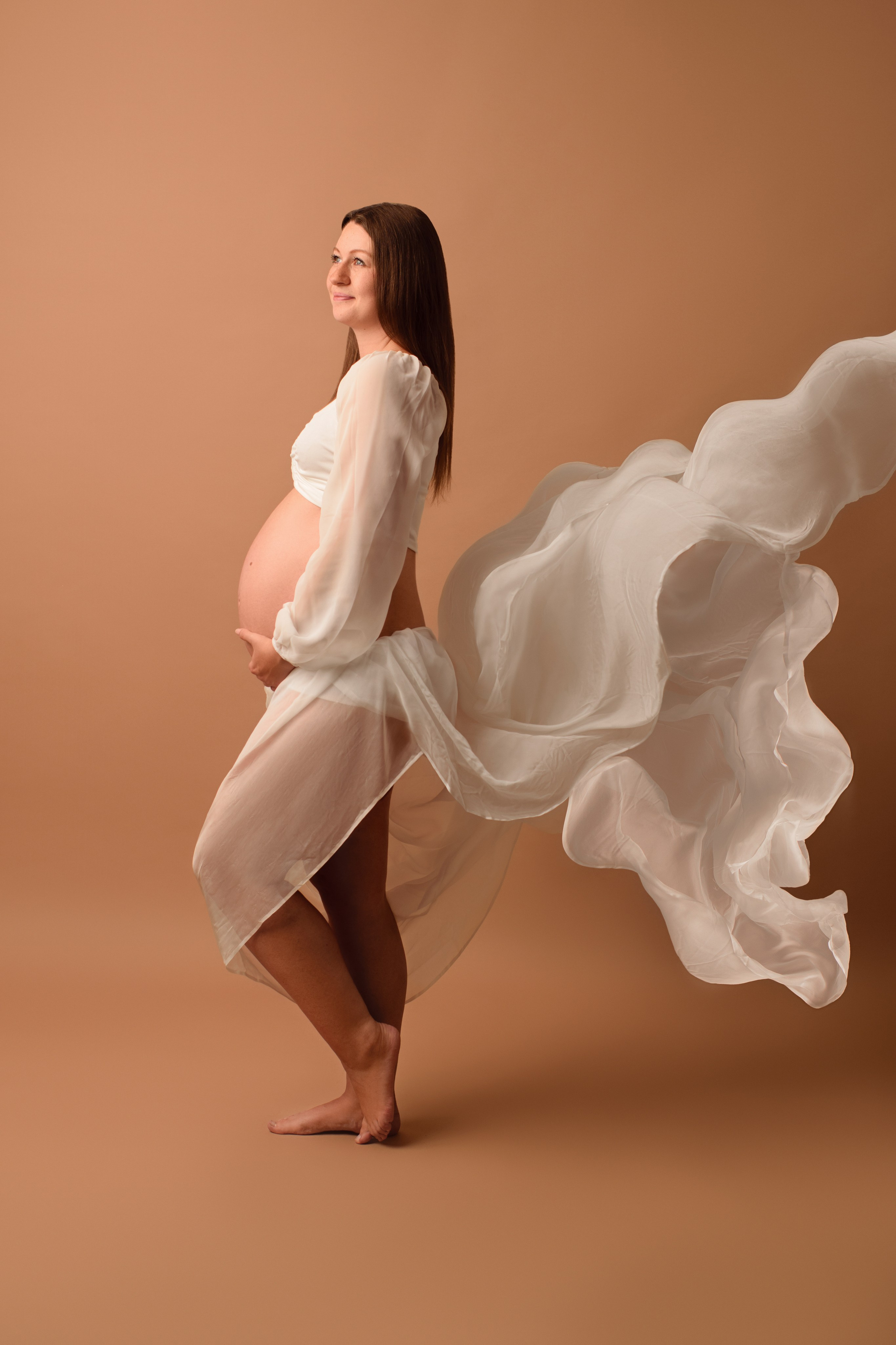 Babybauch Fotoshooting im Studio und on Location. Neugeborene, Baby Fotografin in Düren (NRW) - Vitalina Unruh