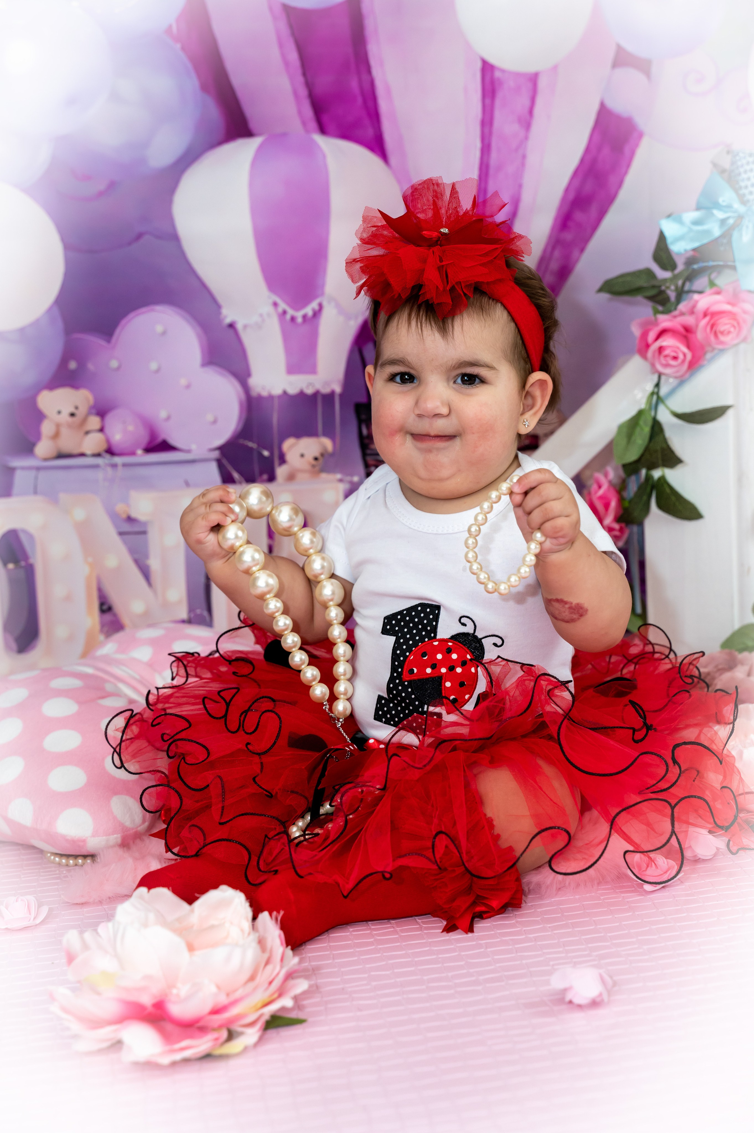 Smash the cake. Lucia Adam Family Photography